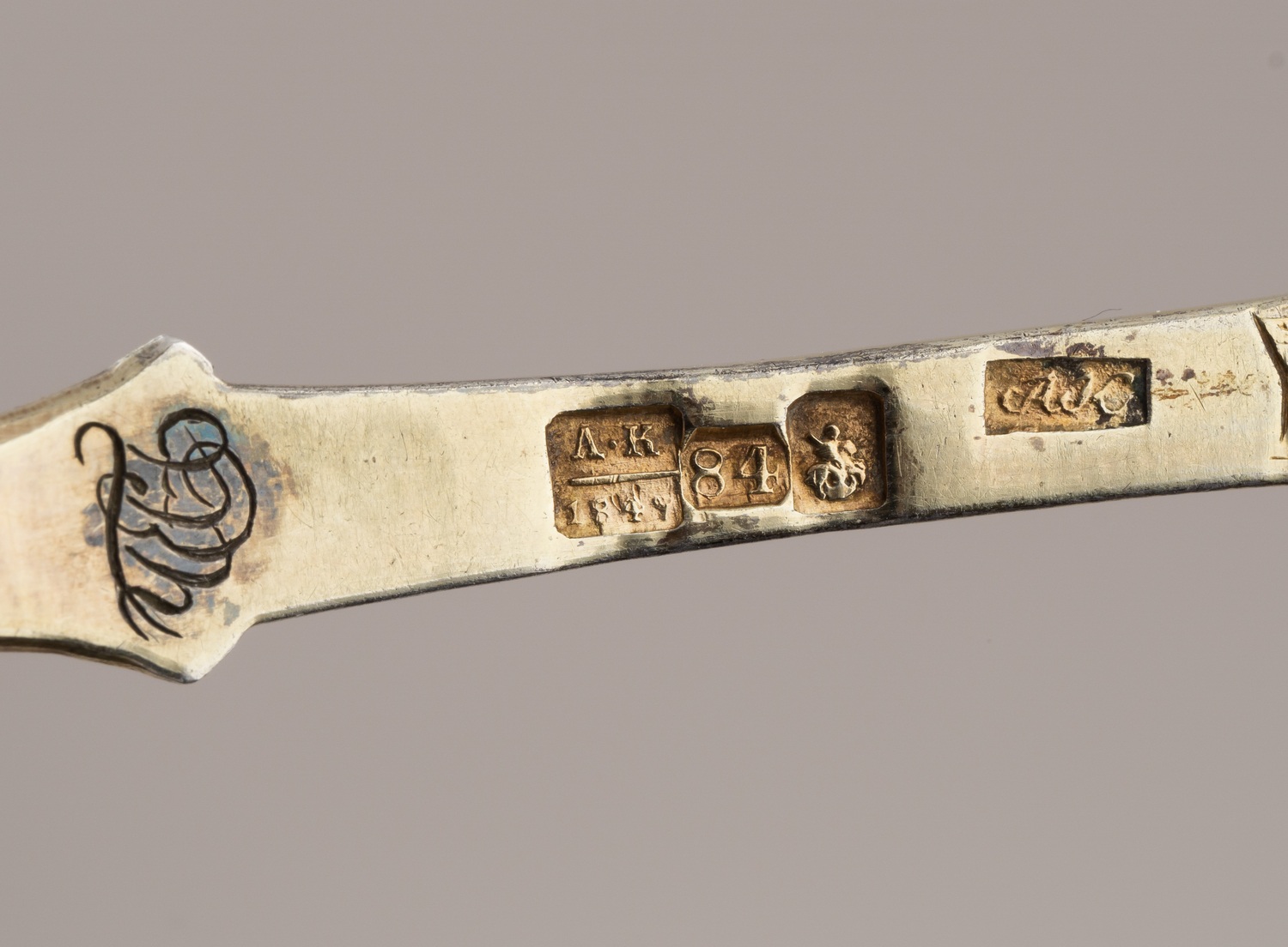 Шесть чайных ложек с черневым орнаментом и позолотой. Россия, Москва, мастер-монограммист «АК», 1847.