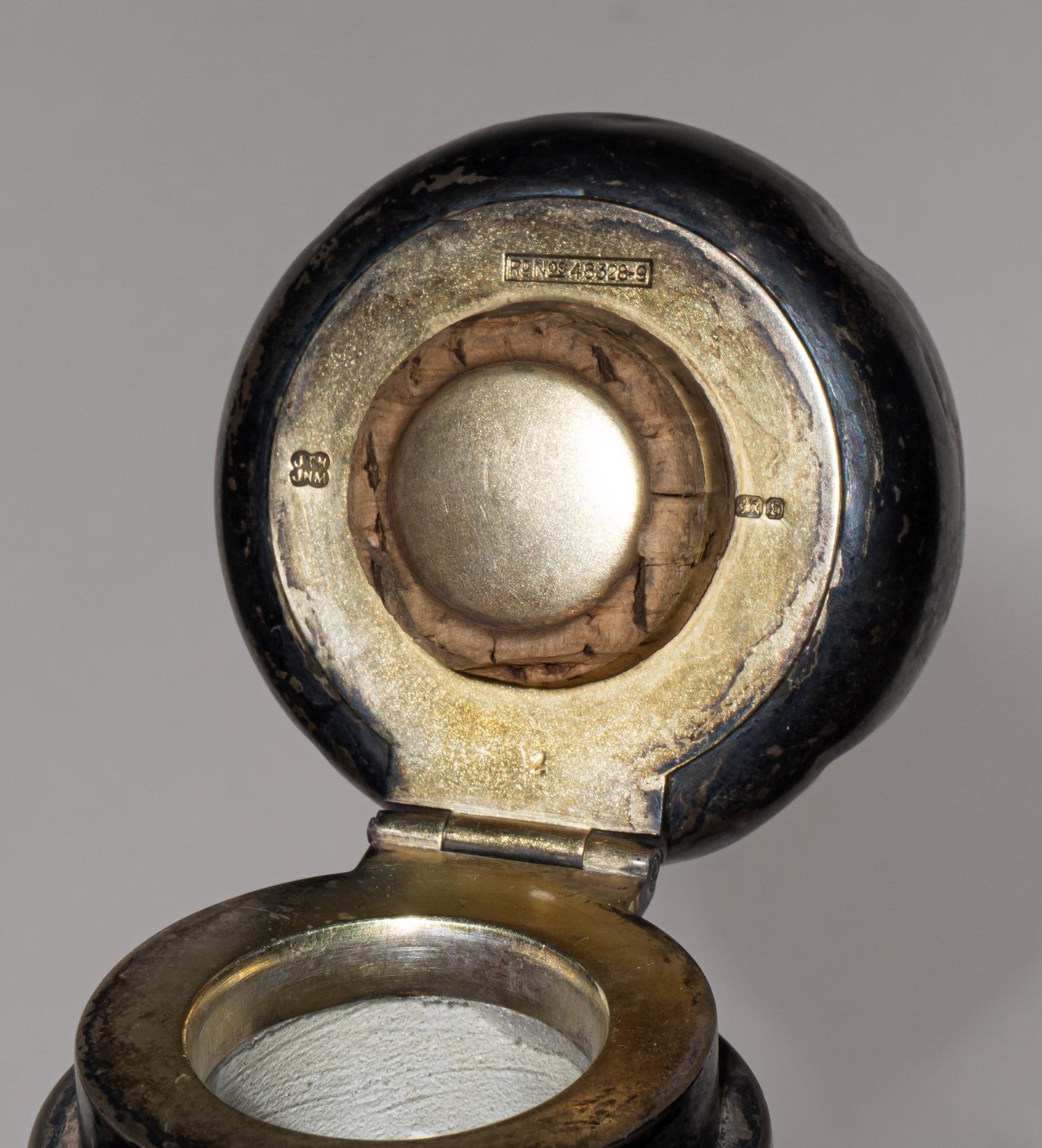 (С экспертизой. Специальный заказ императорской семьи) Бутылка под шампанское вино с монограммой А под императорской короной. Великобритания для России, Бирмингем, фирма Джон Томас Хит & Джон Миддлтон Хартшорн, Торговая компания «Альберт Баркер» в Лондоне, 1892 год.