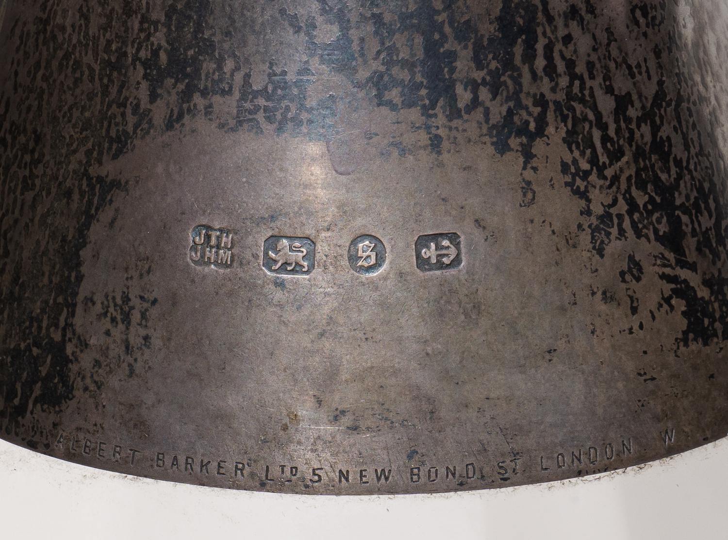 (С экспертизой. Специальный заказ императорской семьи) Бутылка под шампанское вино с монограммой А под императорской короной. Великобритания для России, Бирмингем, фирма Джон Томас Хит & Джон Миддлтон Хартшорн, Торговая компания «Альберт Баркер» в Лондоне, 1892 год.