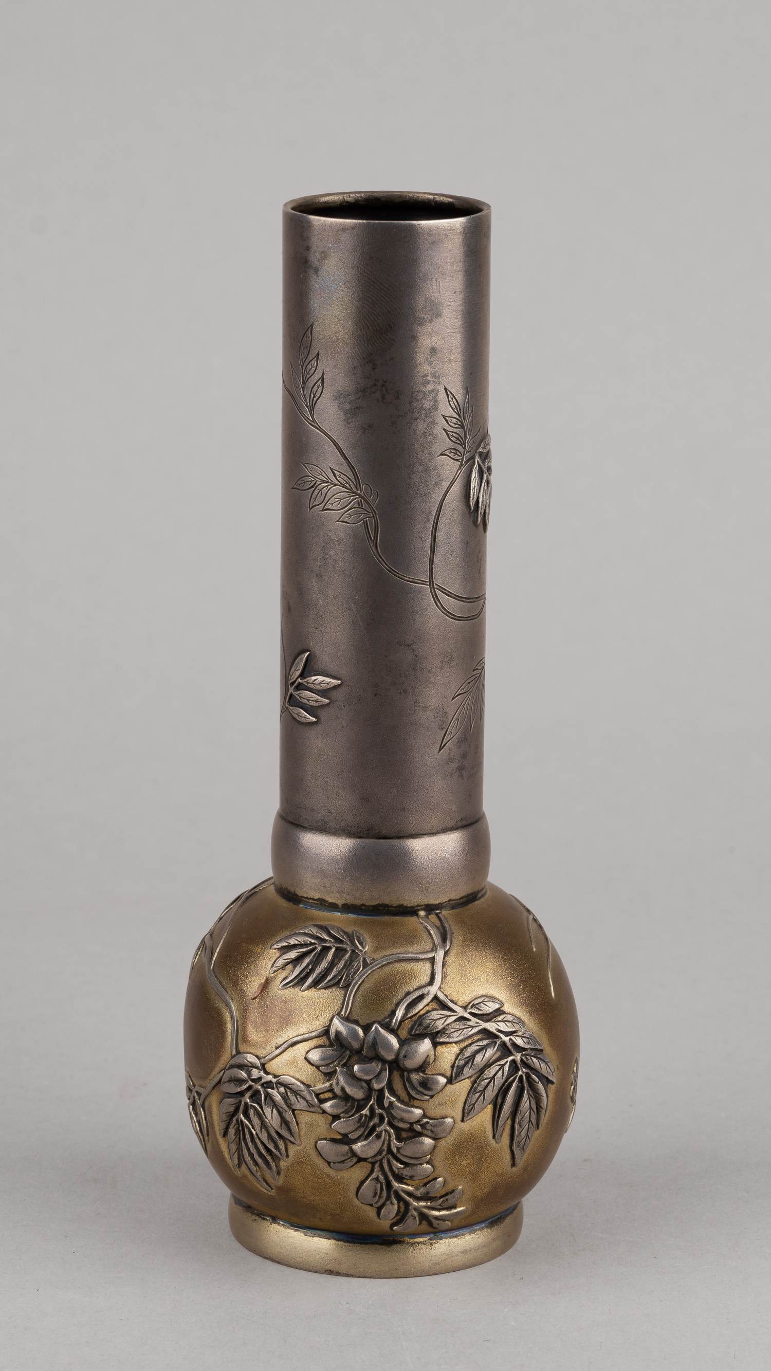 (Тиффани) Серебряная ваза в стиле модерн. США, Tiffany & Co, Эдвард К. Мур, 1870-1874 годы.