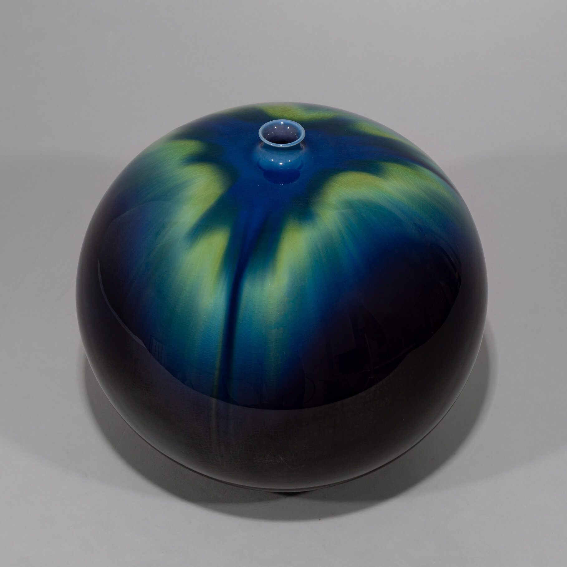 Ваза «Северное сияние».
Япония, мастер Токуда Ясокити, конец  XX века.