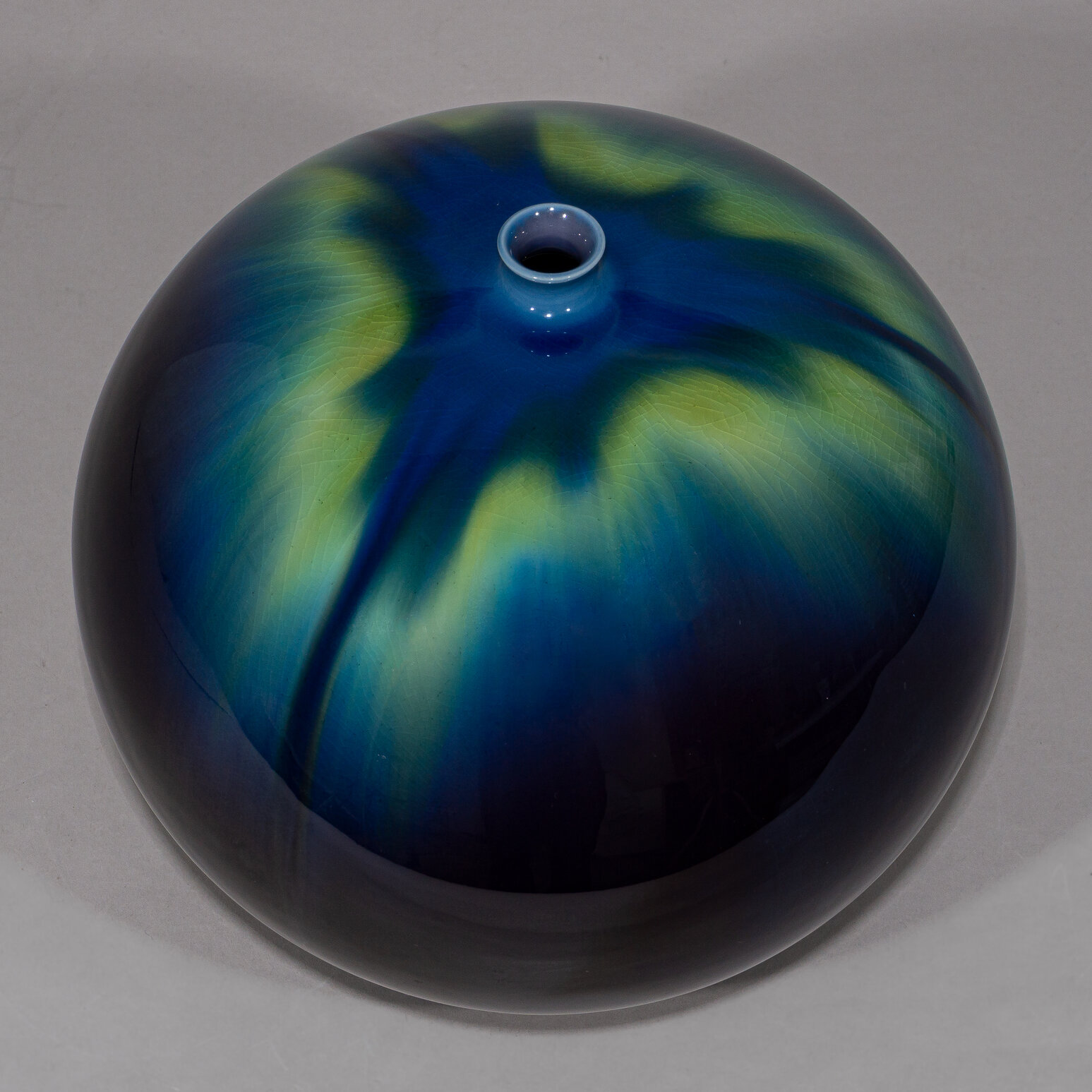 Ваза «Северное сияние».
Япония, мастер Токуда Ясокити, конец  XX века.