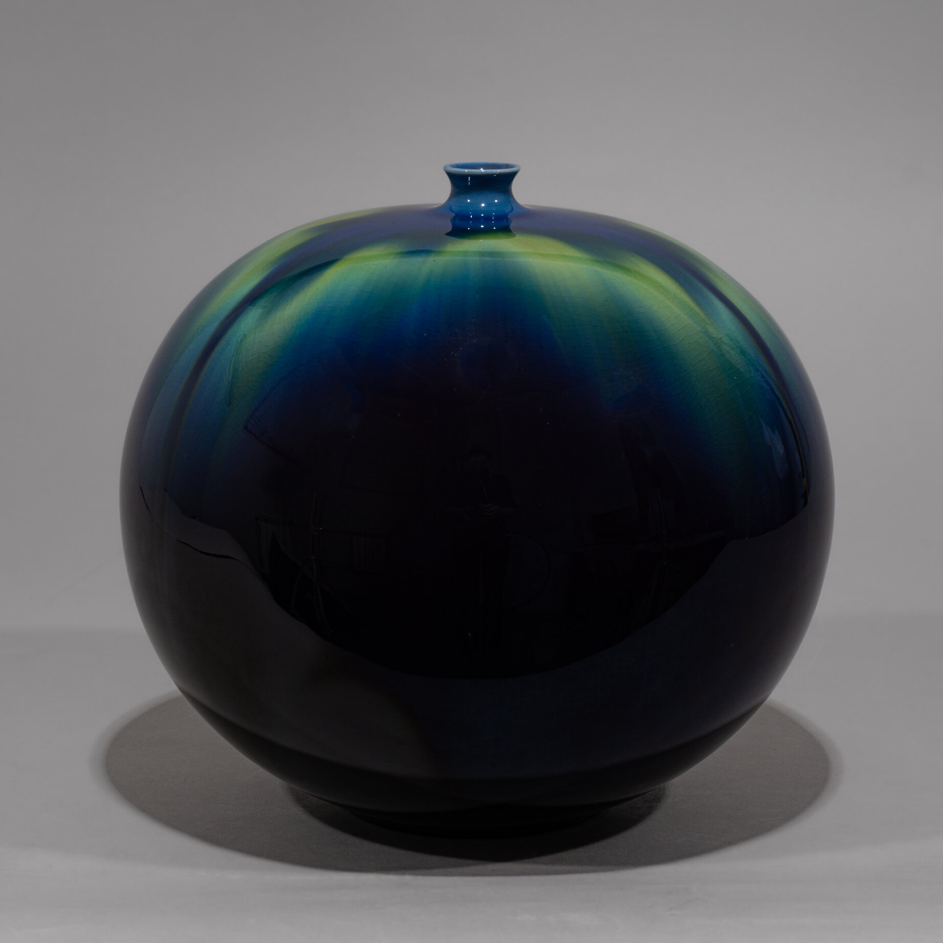 Ваза «Северное сияние».
Япония, мастер Токуда Ясокити, конец  XX века.