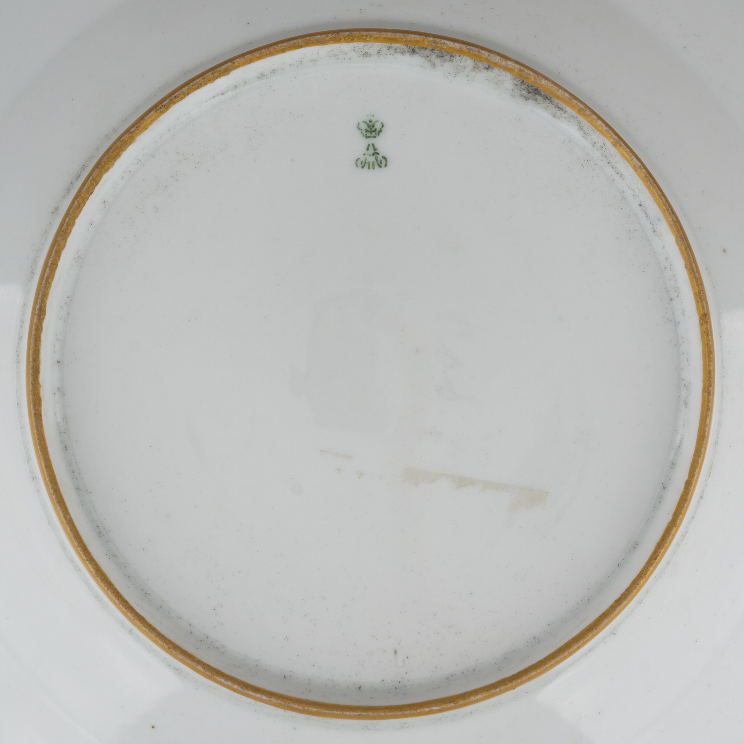 (ИФЗ). Тарелка, декорированная изображениями цветов. 
Россия, Императорский фарфоровый завод, 1855–1881 годы.