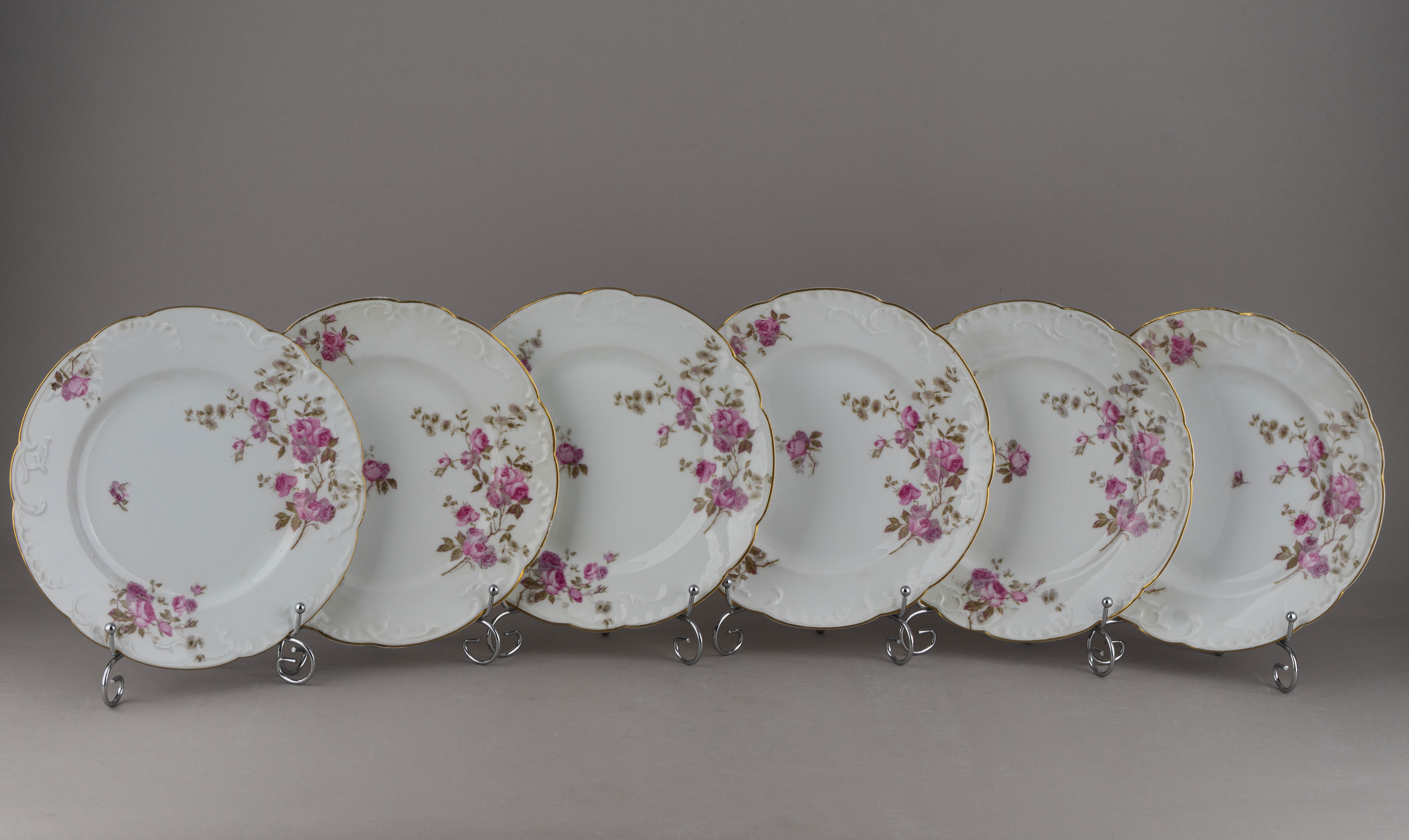 (Из собрания секретаря А.В. Луначарского) Шесть тарелок под горячее «Розы». Санкт-Петербург, завод братьев Корниловых, 1884-1917 годы.