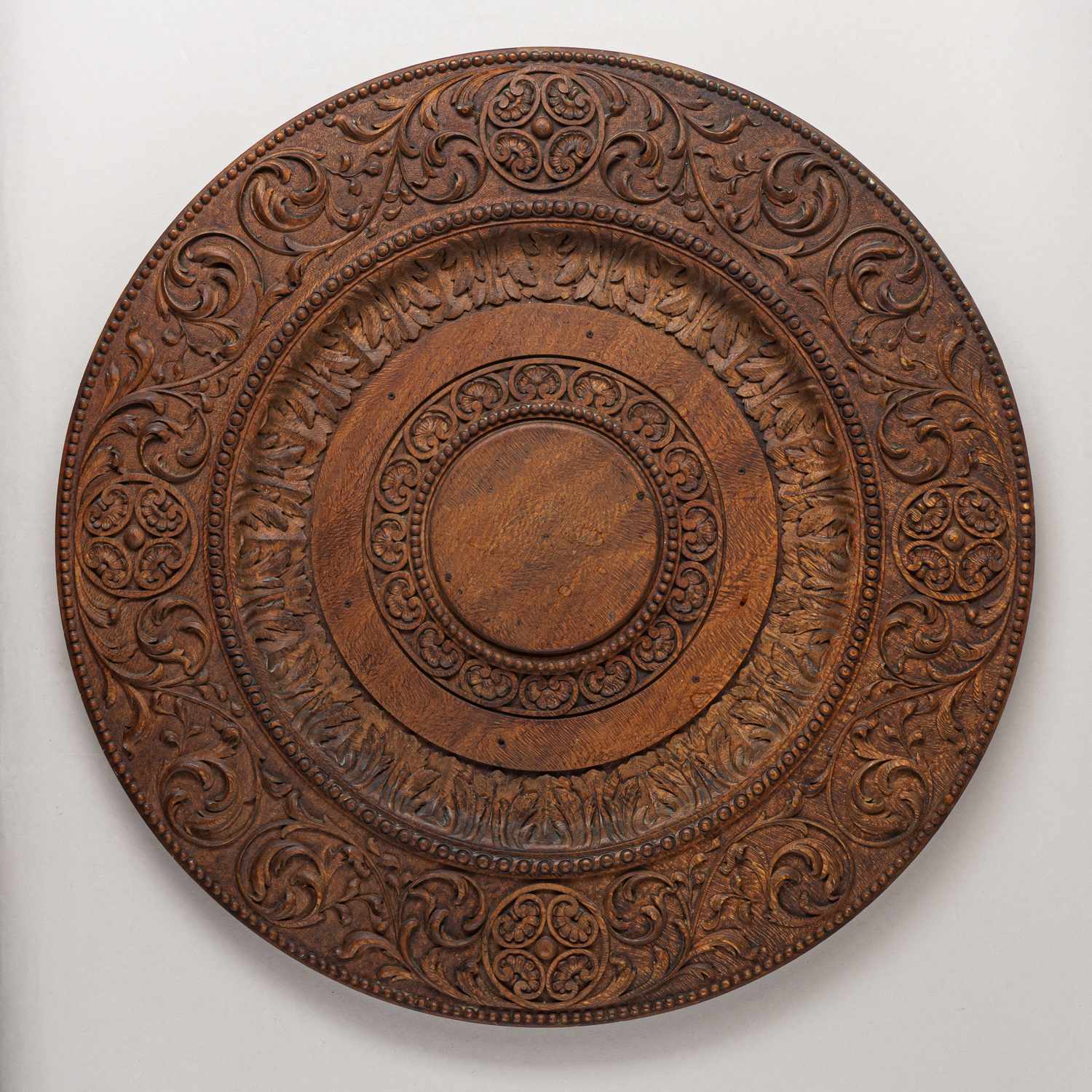 Декоративное деревянное блюдо. Россия, Москва, автор - К.Шольц, 1904.