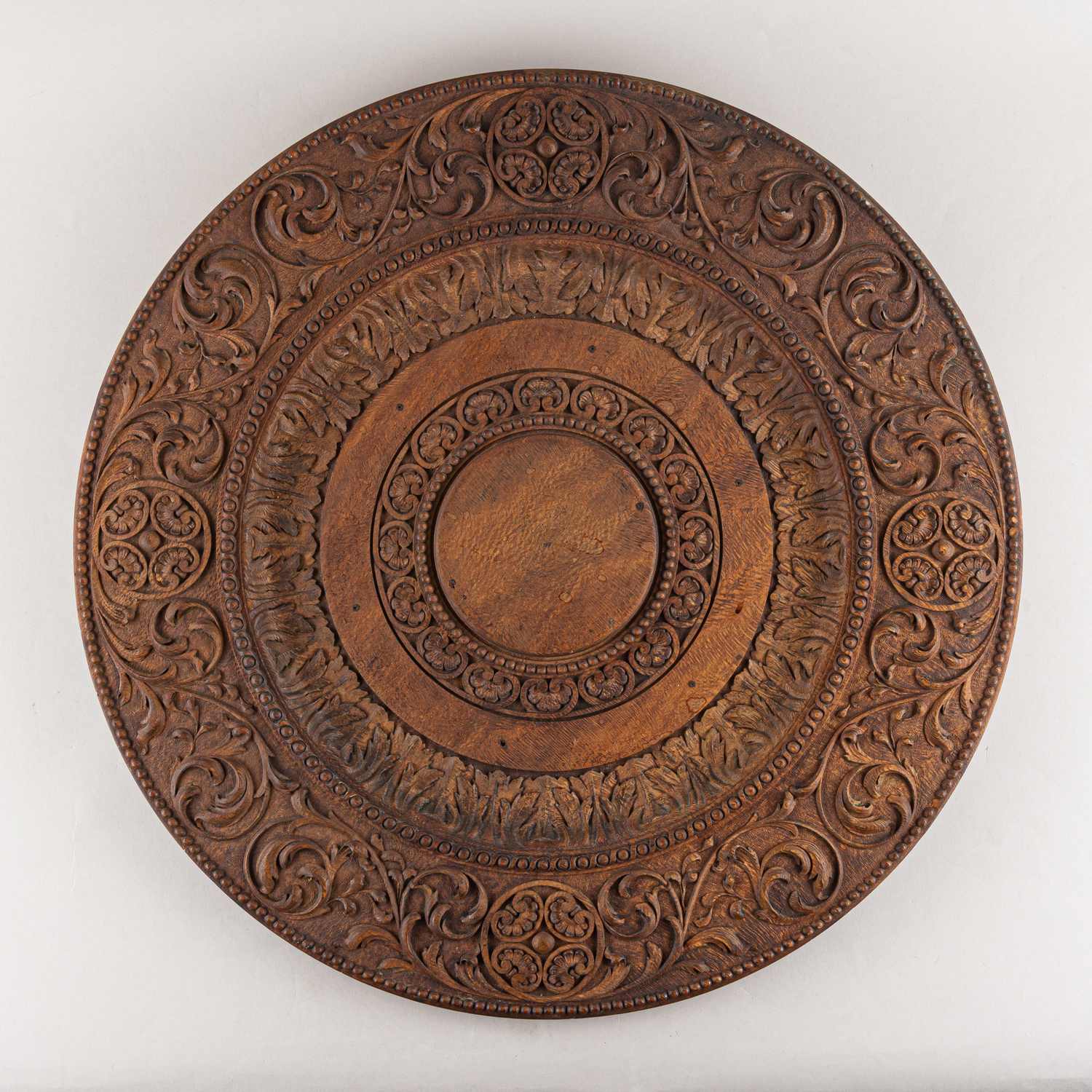 Декоративное деревянное блюдо. Россия, Москва, автор - К.Шольц, 1904.