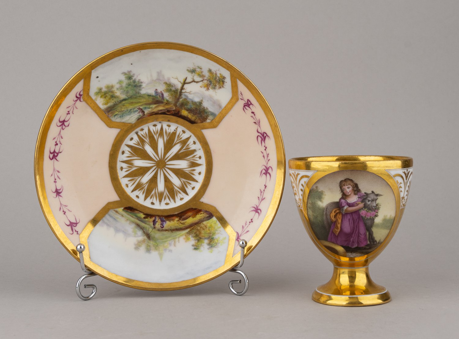 Чайная пара с изображением девочки и козлика. Западная Европа, первая половина XIX века.