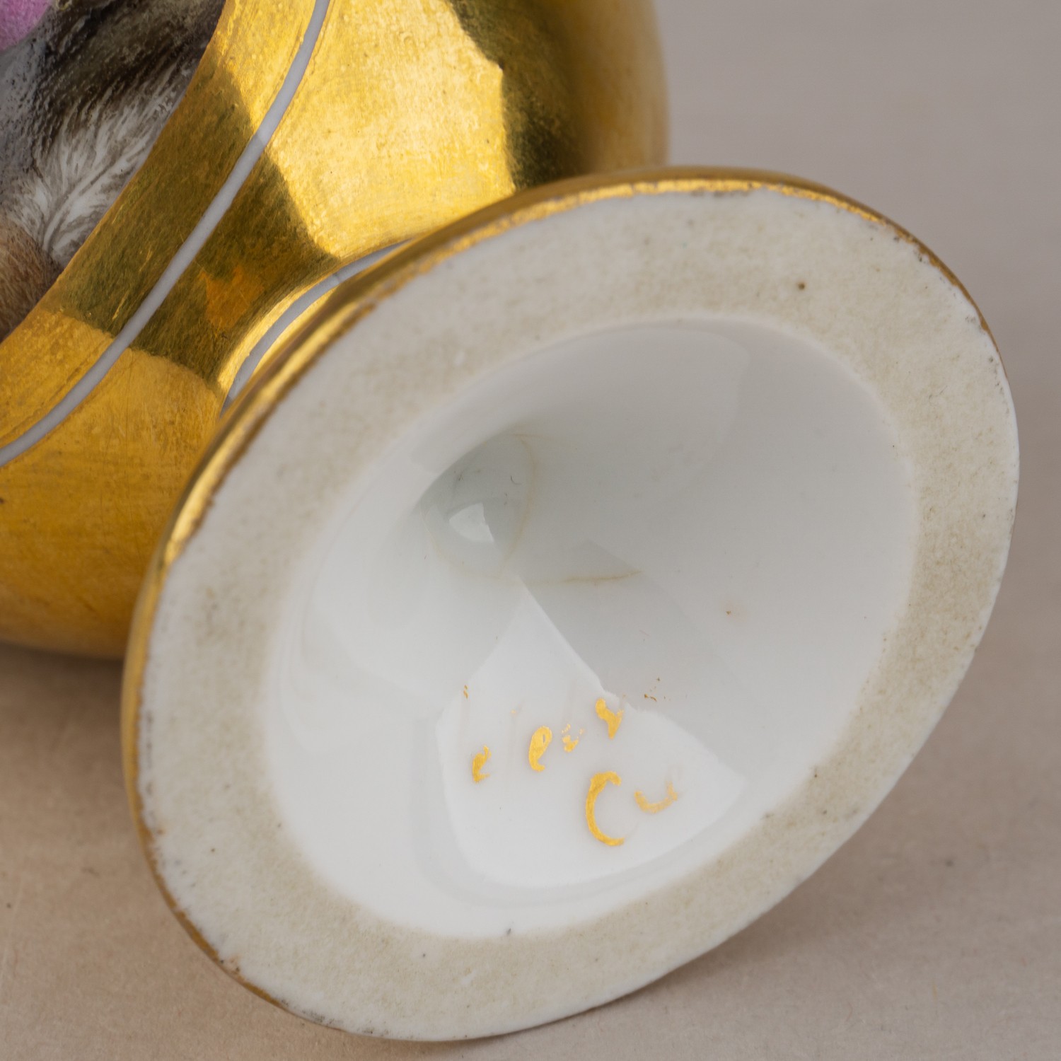 Чайная пара с изображением девочки и козлика. Западная Европа, первая половина XIX века.