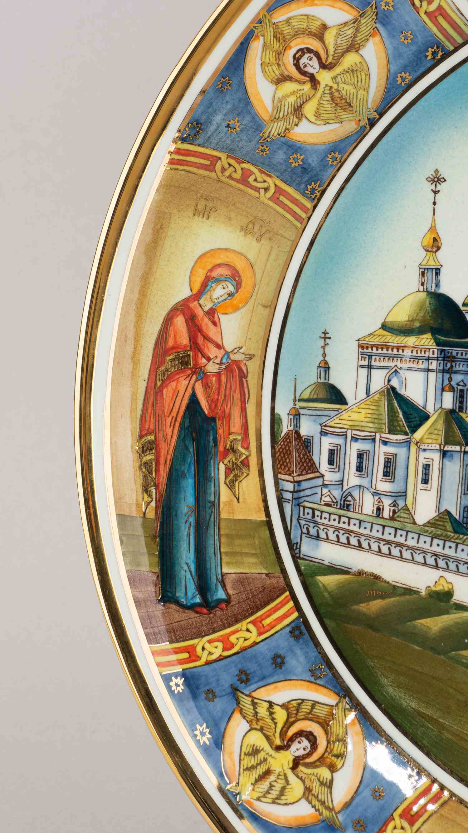 Декоративное блюдо с изображением Даниловского монастыря, из серии «850 лет Москве». Россия, Конаково,  Автор - А.А. Казанков, 1997 год.