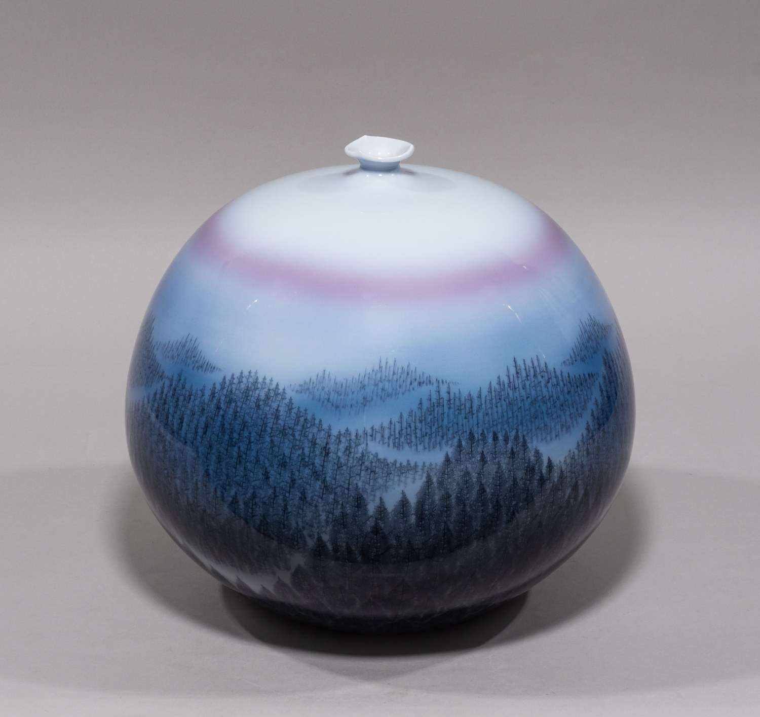 (С японским сертификатом) Ваза «Восходящего солнца». 
Япония, мастерская Сюмэй-гама (朱明窯). Автор Фудзии Акира. Конец XX века.