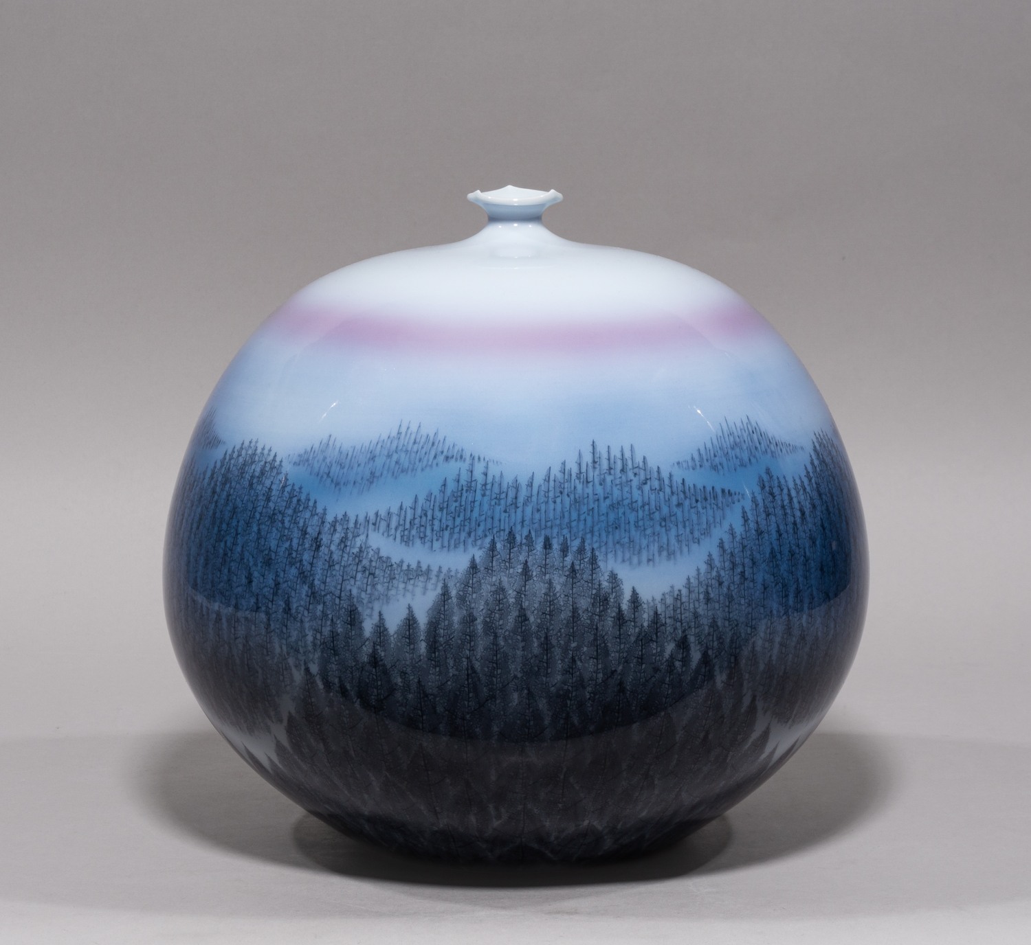 (С японским сертификатом) Ваза «Восходящего солнца». 
Япония, мастерская Сюмэй-гама (朱明窯). Автор Фудзии Акира. Конец XX века.