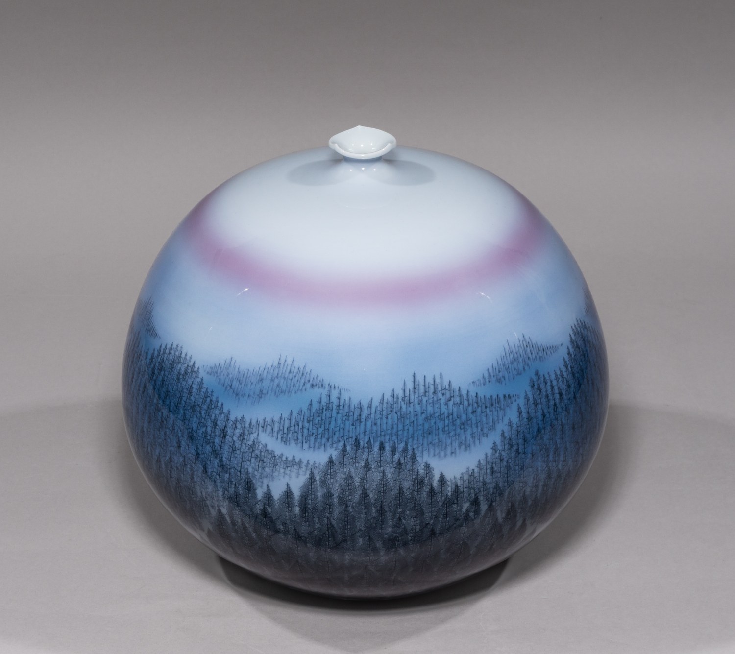 (С японским сертификатом) Ваза «Восходящего солнца». 
Япония, мастерская Сюмэй-гама (朱明窯). Автор Фудзии Акира. Конец XX века.