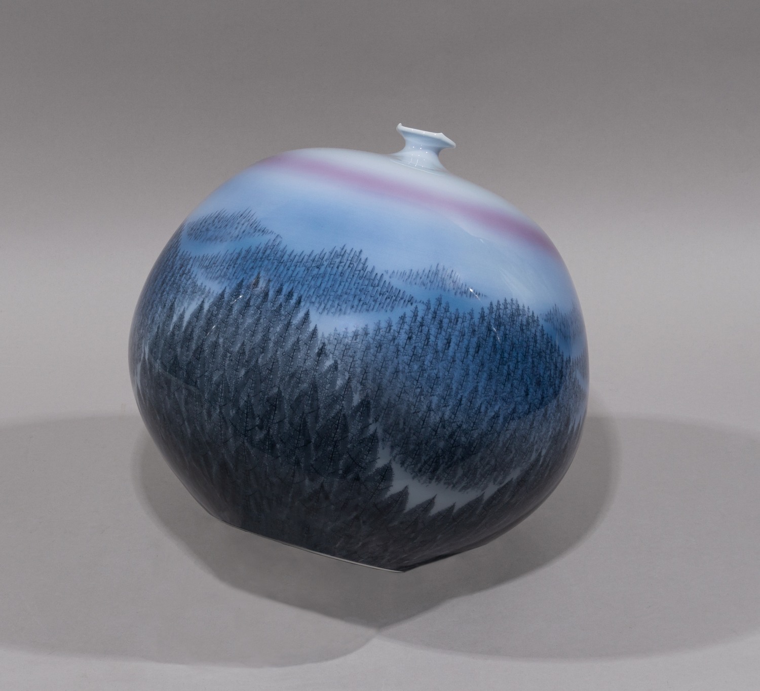 (С японским сертификатом) Ваза «Восходящего солнца». 
Япония, мастерская Сюмэй-гама (朱明窯). Автор Фудзии Акира. Конец XX века.