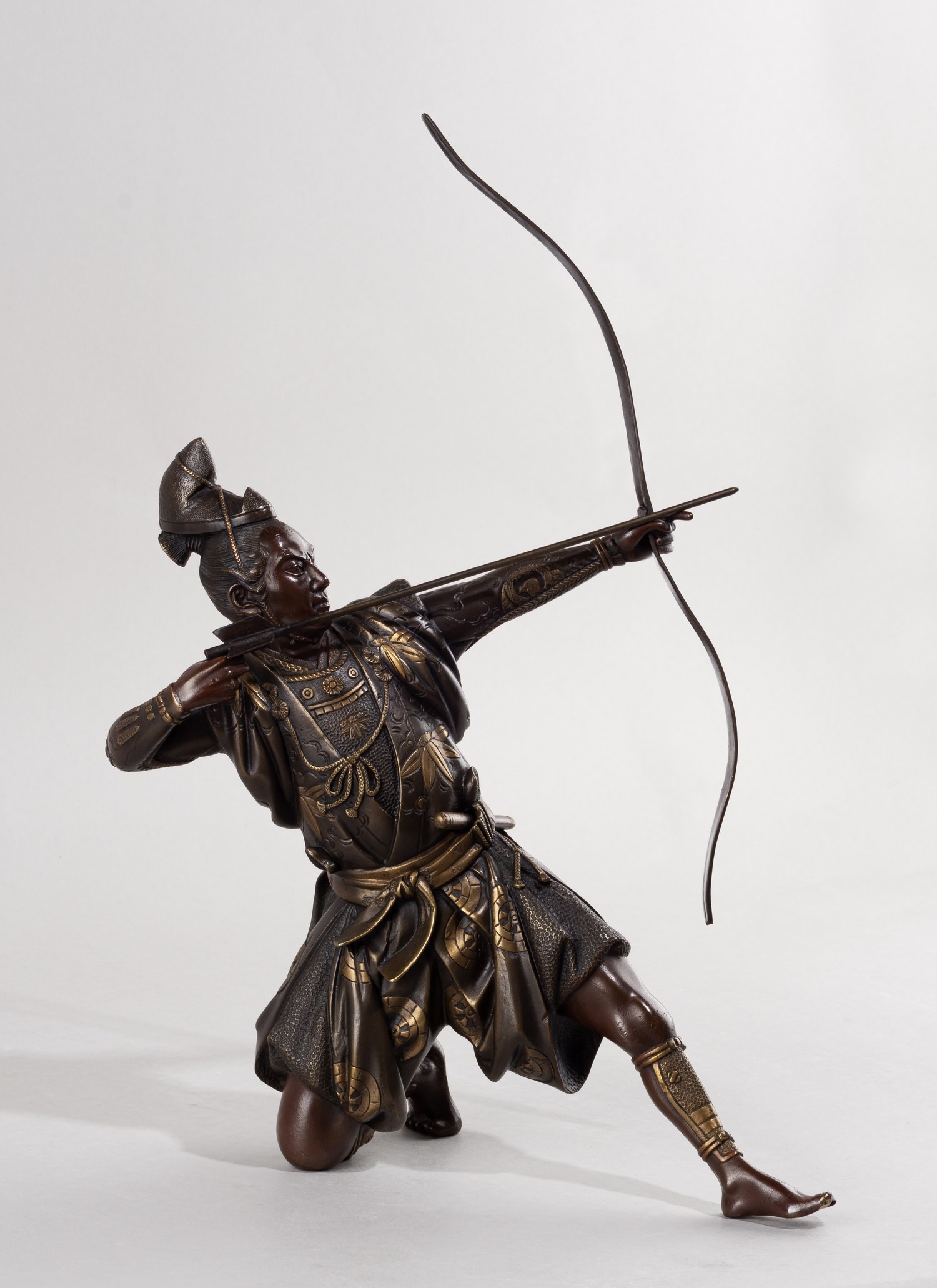 (С экспертизой) Скульптура «Самурай с луком».
Япония, мастерские Мияо Эйсукэ, конец XIX в. (период Мэйдзи, 1868-1912).