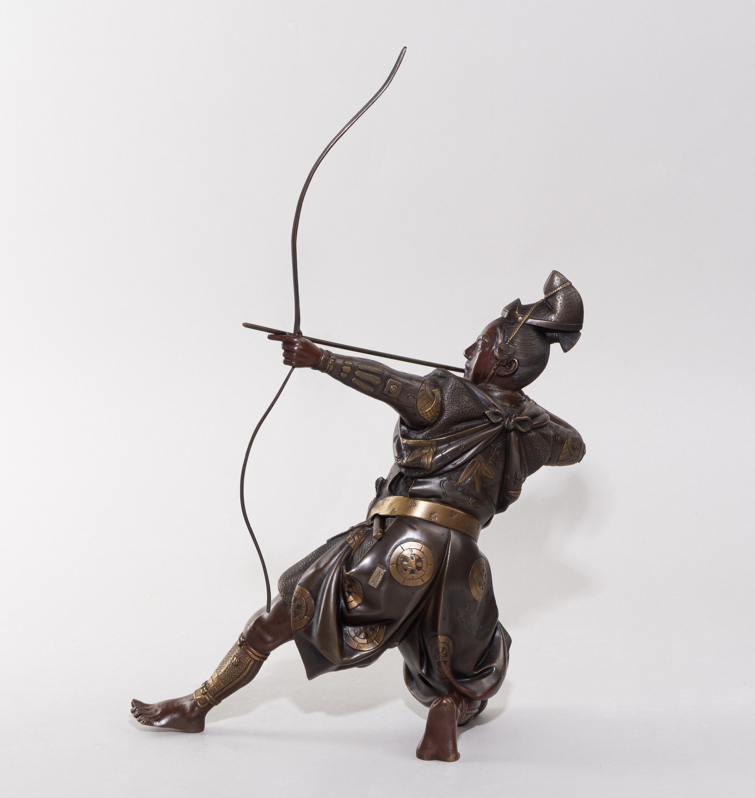 (С экспертизой) Скульптура «Самурай с луком».
Япония, мастерские Мияо Эйсукэ, конец XIX в. (период Мэйдзи, 1868-1912).