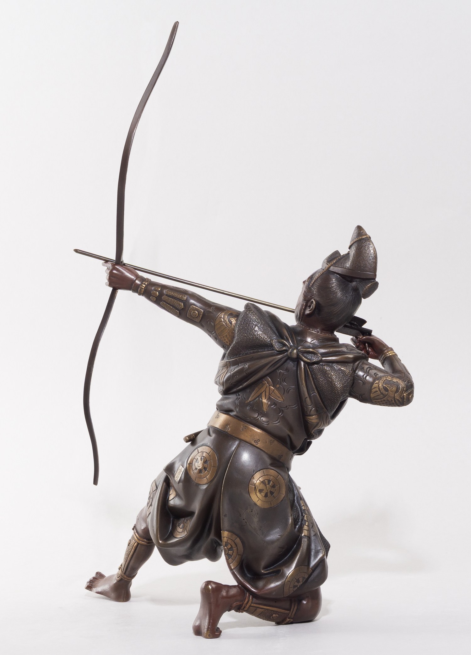 (С экспертизой) Скульптура «Самурай с луком».
Япония, мастерские Мияо Эйсукэ, конец XIX в. (период Мэйдзи, 1868-1912).