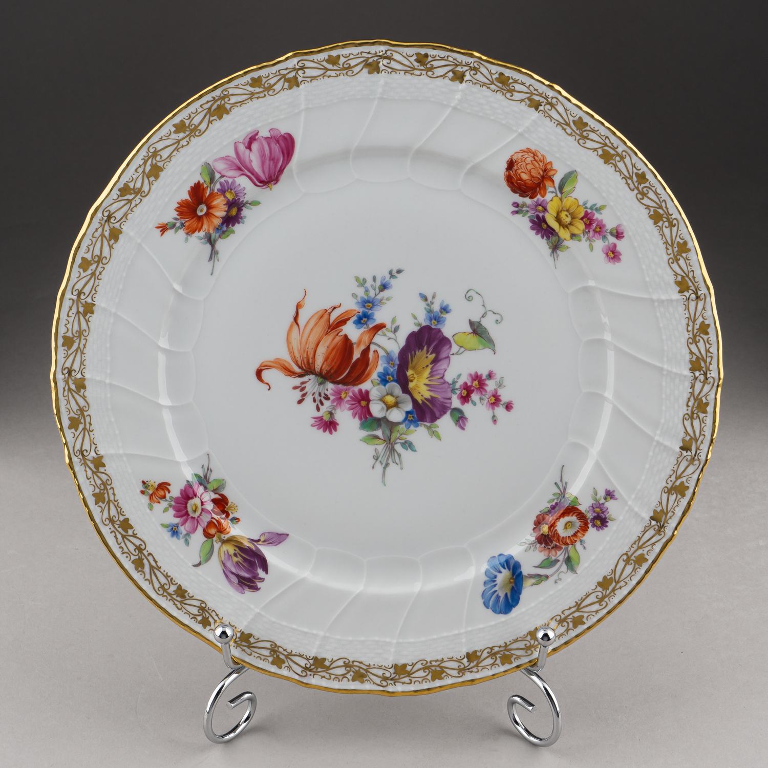 (KPM) Тарелка «Флора». Германия, Берлин, Королевская фарфоровая мануфактура,  начало XX века.