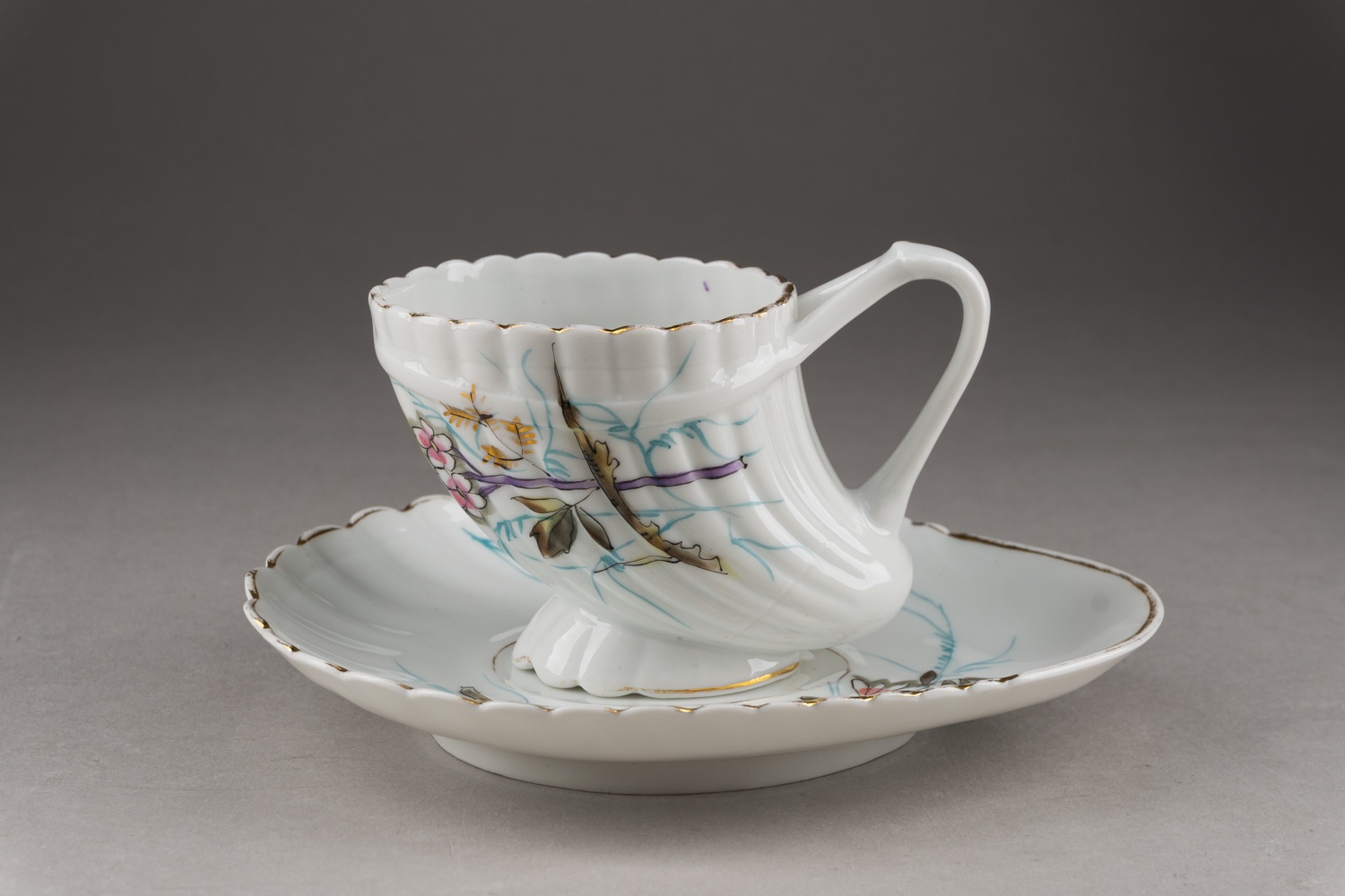 (Кузнецов) Чайная пара «Рог изобилия».
Россия, Завод Кузнецовых в Дулеве, 1872–1889 годы.