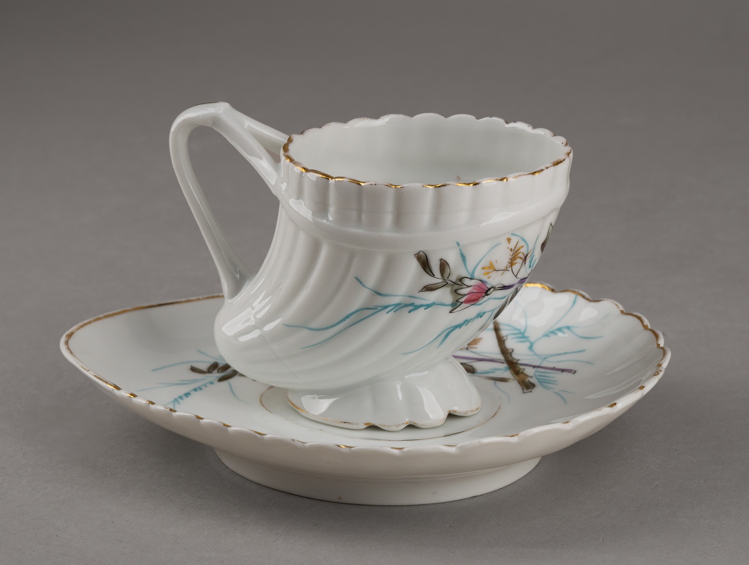 (Кузнецов) Чайная пара «Рог изобилия».
Россия, Завод Кузнецовых в Дулеве, 1872–1889 годы.