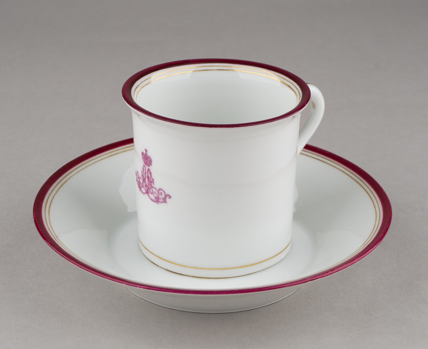 (ИФЗ) Чашка с блюдцем из сервиза великого князя Александра Александровича.  Будущий император Александр III. Императорский фарфоровый завод, 1910, 1915.