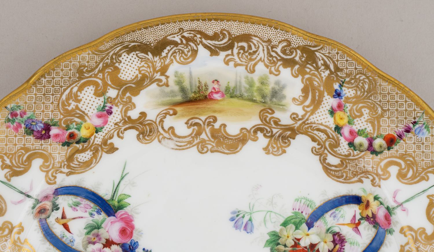 Тарелка с изображениями пейзажей, букетов и птиц. Фабрика «Споуд», Коупленд и Гаррет. Англия, 1833–1847 гг.