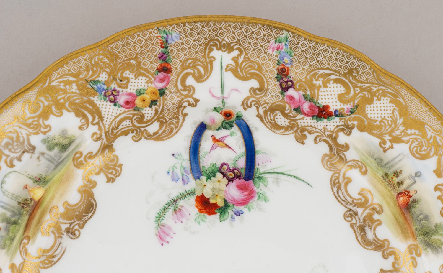 Тарелка с изображениями пейзажей, букетов и птиц. Фабрика «Споуд», Коупленд и Гаррет. Англия, 1833–1847 гг.