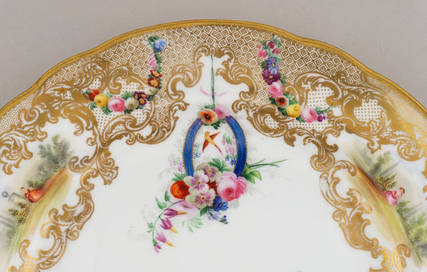 Тарелка с изображениями пейзажей, букетов и птиц. Фабрика «Споуд», Коупленд и Гаррет. Англия, 1833–1847 гг.