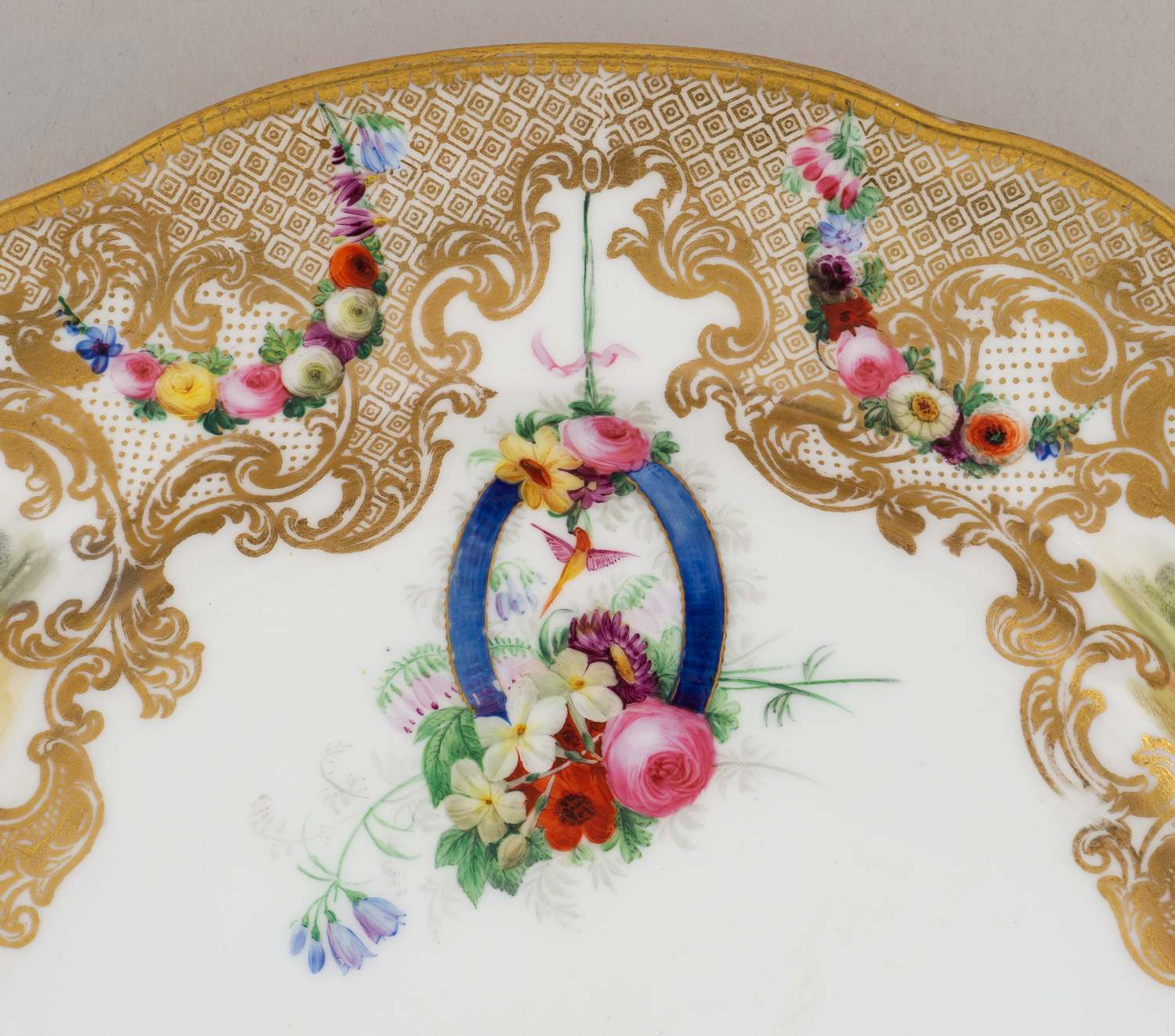 Тарелка с изображениями пейзажей, букетов и птиц. Фабрика «Споуд», Коупленд и Гаррет. Англия, 1833–1847 гг.