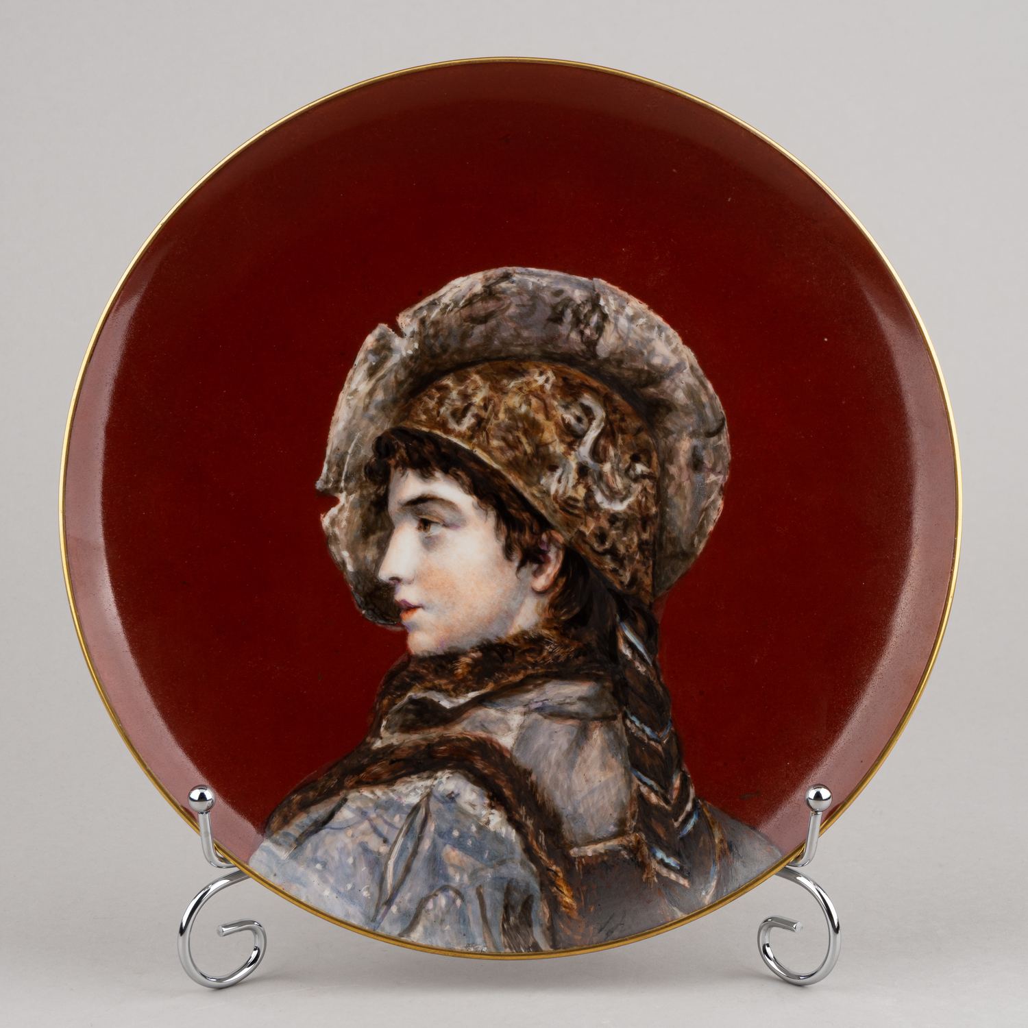 Декоративная тарелка с женским портретом в коричневых тонах. Королевская фарфоровая мануфактура в Берлине. Начало XX века.