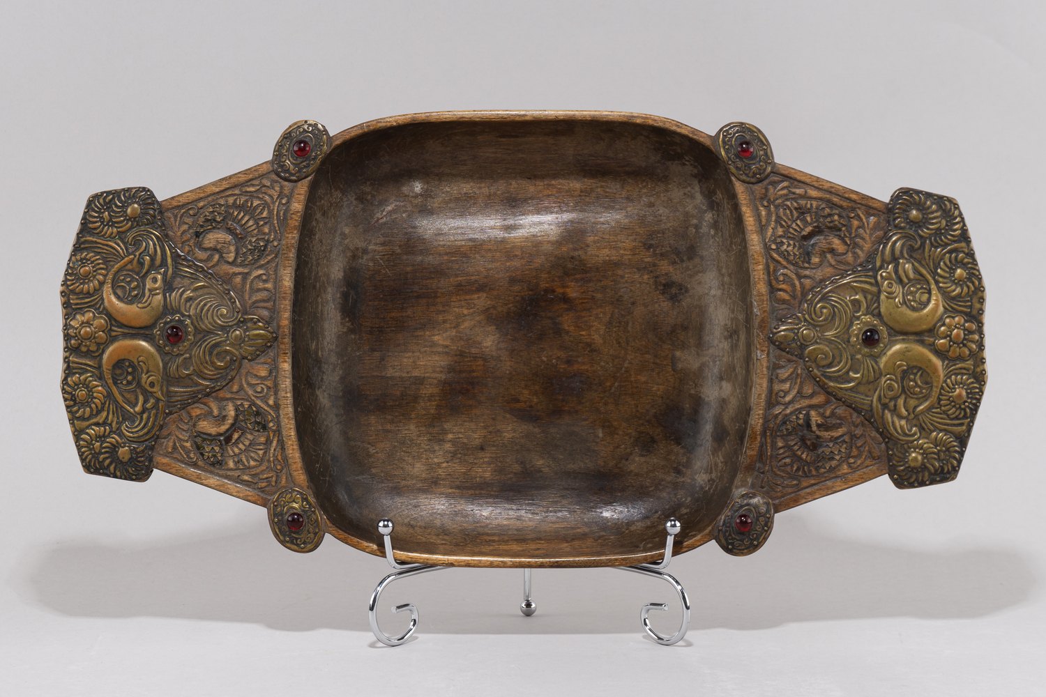 Деревянный резной поднос в русском стиле. Россия, Московская губерния, начало XX века.