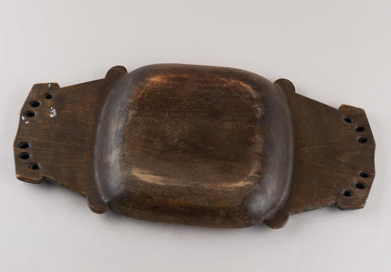 Деревянный резной поднос в русском стиле. Россия, Московская губерния, начало XX века.