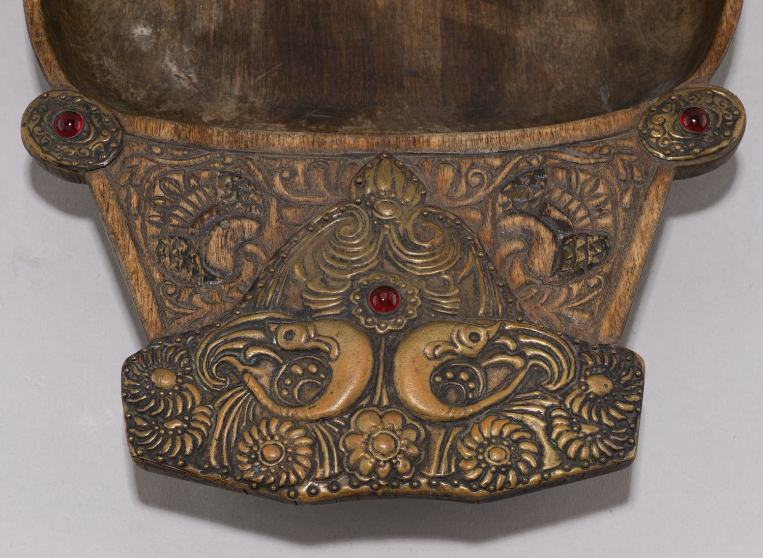 Деревянный резной поднос в русском стиле. Россия, Московская губерния, начало XX века.