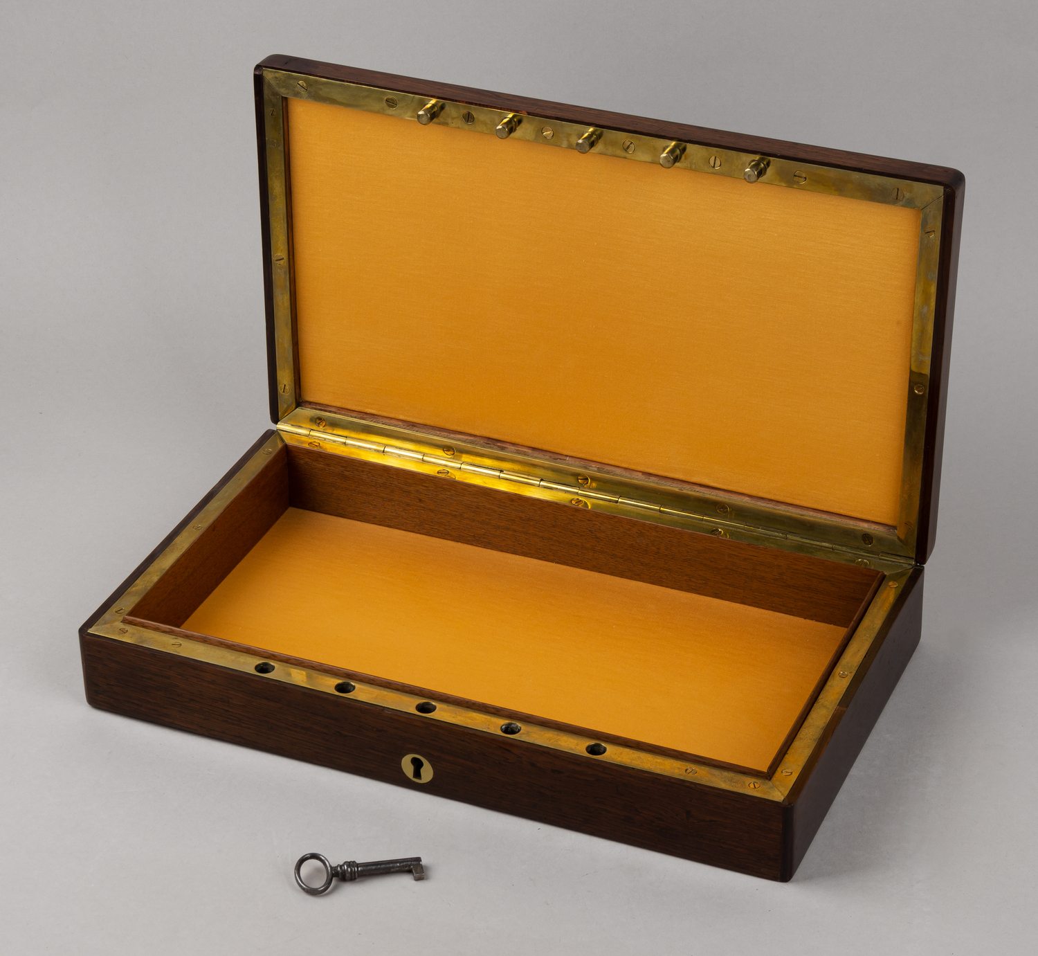 Шкатулка с надёжным запорным механизмом. Россия, конец XIX - начало XX века.