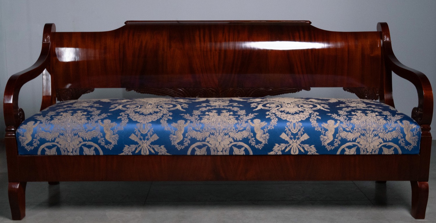 (Ампир) Большой диван в стиле ампир. Россия, первая четверть XIX века.