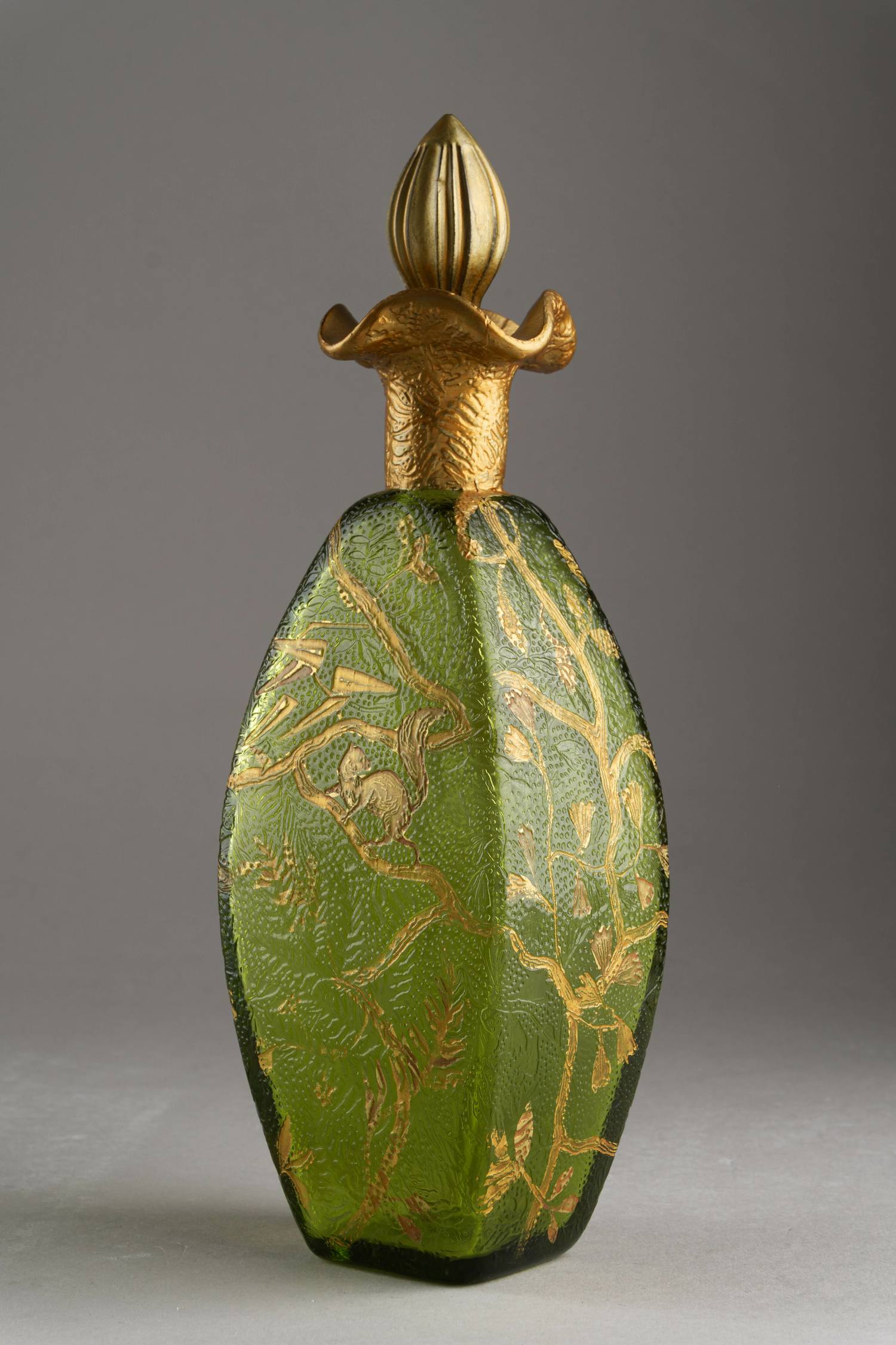 Графин и шесть стопок в стиле модерн с изображением белок на ветвях. Франция, конец XIX - начало XX века.