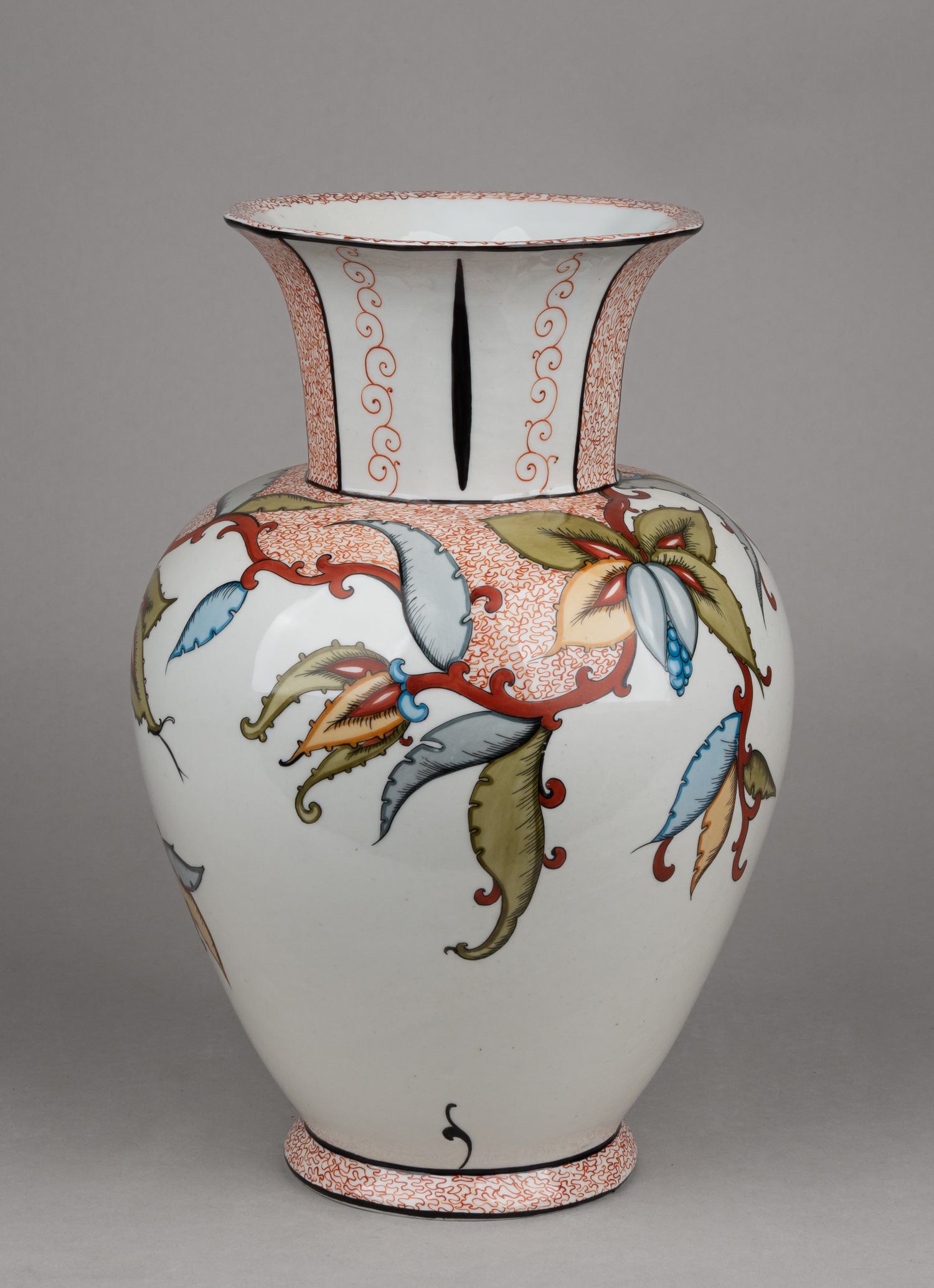 (От дирекции завода) Ваза с дарственной  в честь XXX годовщины ВЛКСМ и XXXI годовщины Октября. 
Рига, Рижский фарфоровый завод (бывший Кузнецова), автор росписи О. Нейман-Катенева (1908–2001), 1948 г.