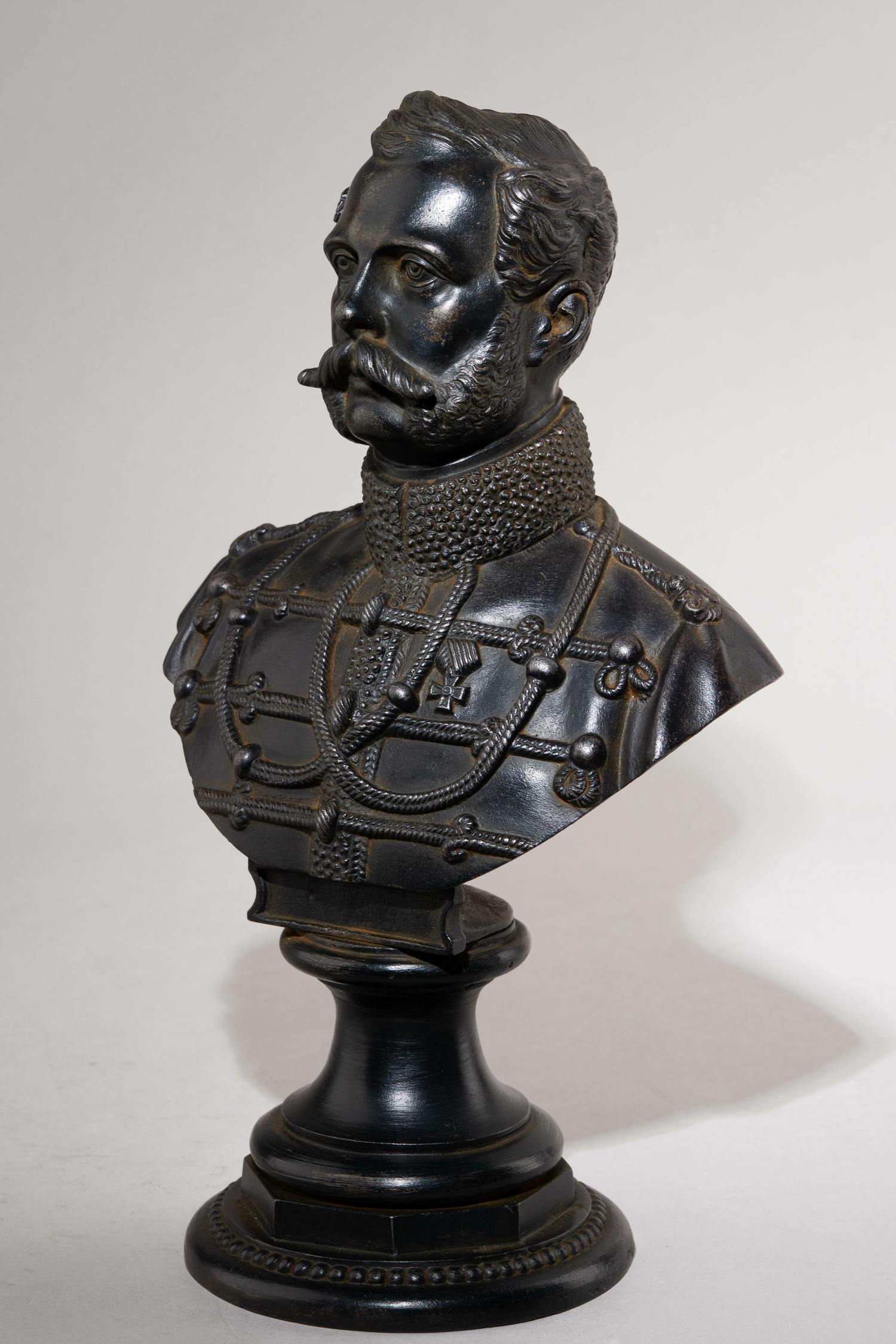 (Либерих)  Император Александр II. Бюст. 
Россия, Каслинский чугунолитейный завод,  по модели скульптора  Н.И. Либериха 1868 года. 1870-1880 годы.