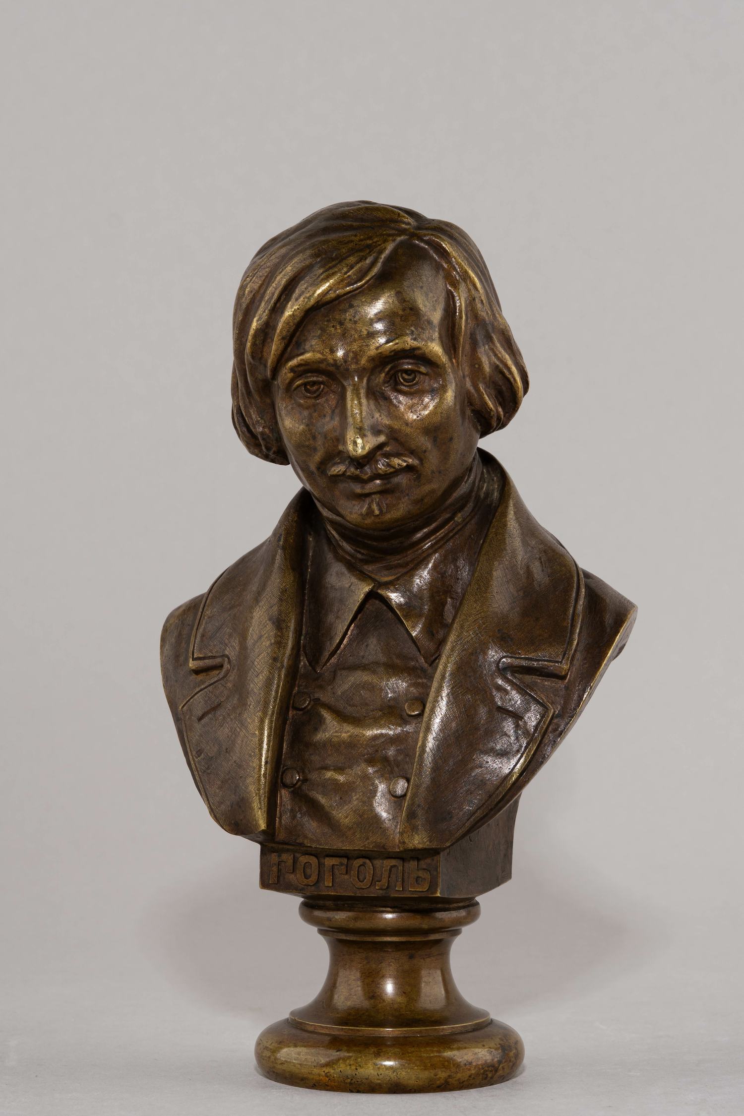 Н.В. Гоголь. Бюст. 
Скульптор Р.Р. Бах, Санкт-Петербург,  завод К.Ф. Верфеля, 1880-е  гг.