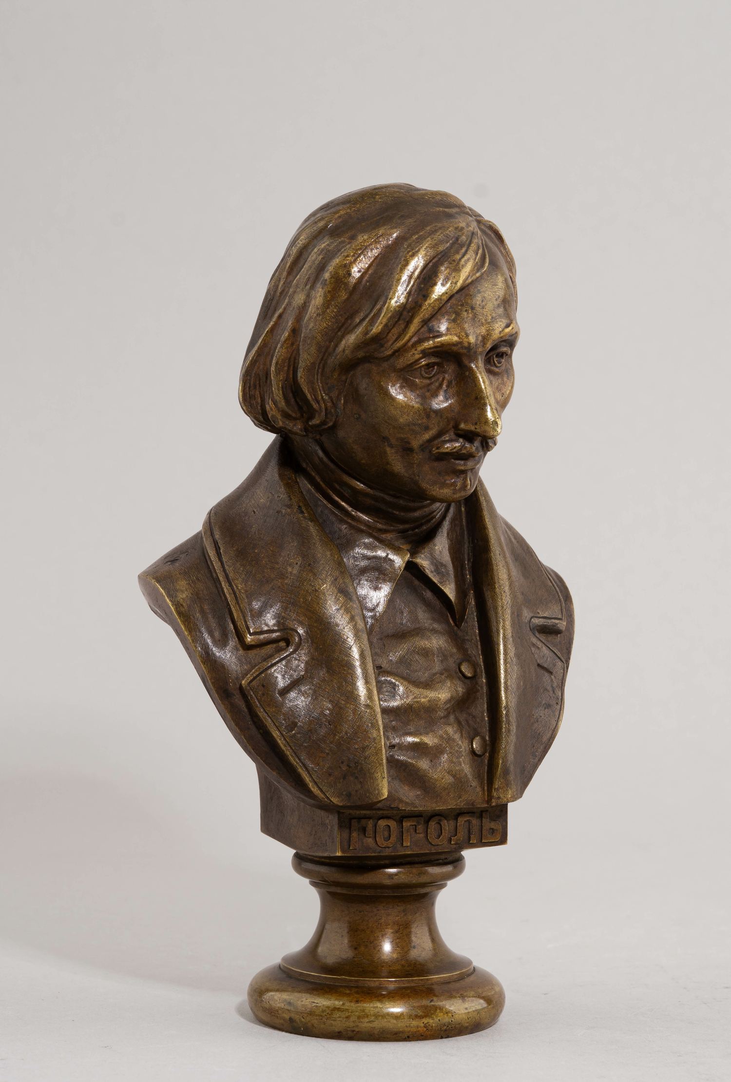 Н.В. Гоголь. Бюст. 
Скульптор Р.Р. Бах, Санкт-Петербург,  завод К.Ф. Верфеля, 1880-е  гг.