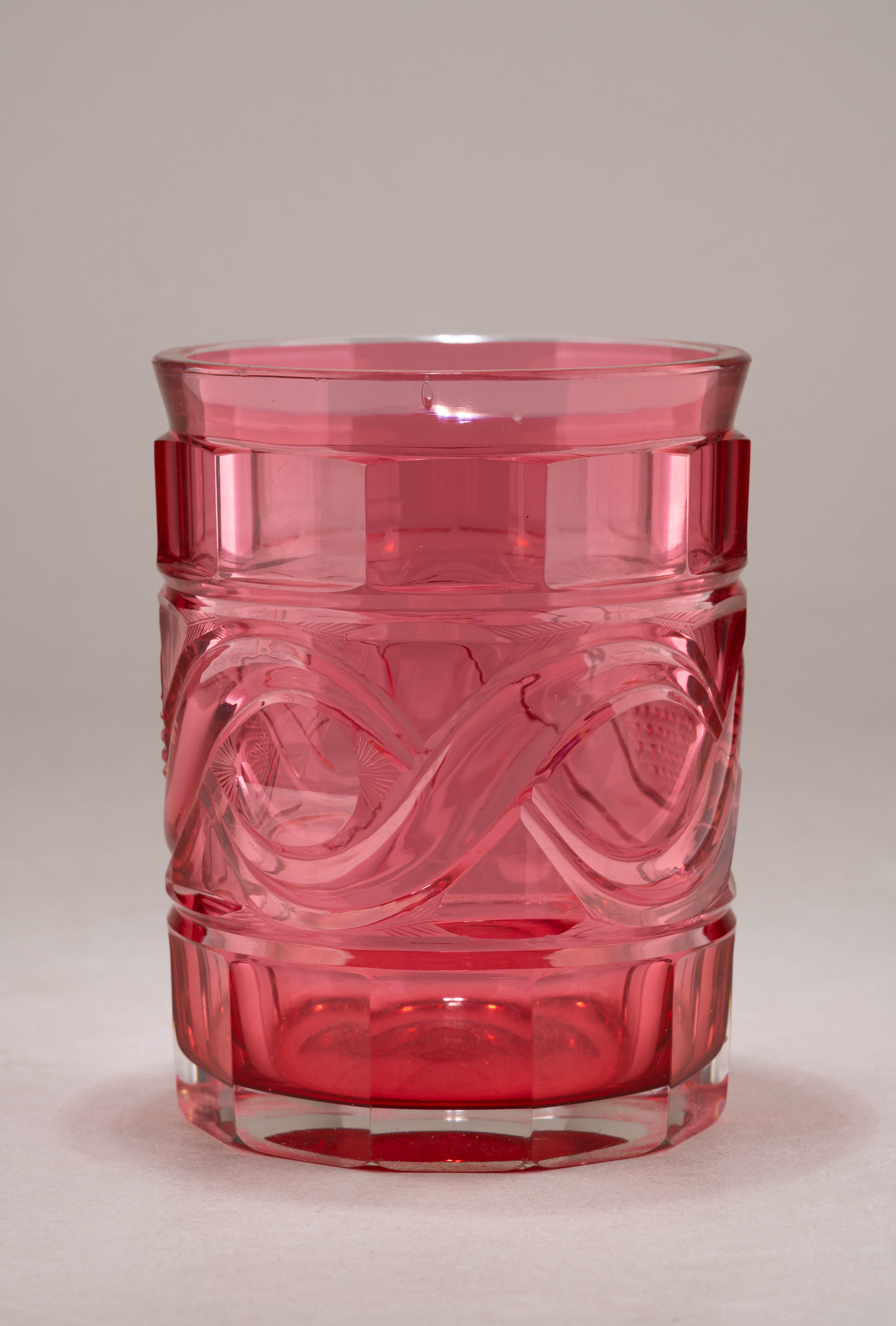 (ИСЗ. С экспертизой). Стакан «золотой рубин» с художественной гранью.
Санкт-Петербург, Императорский стеклянный завод, 1830-е гг.