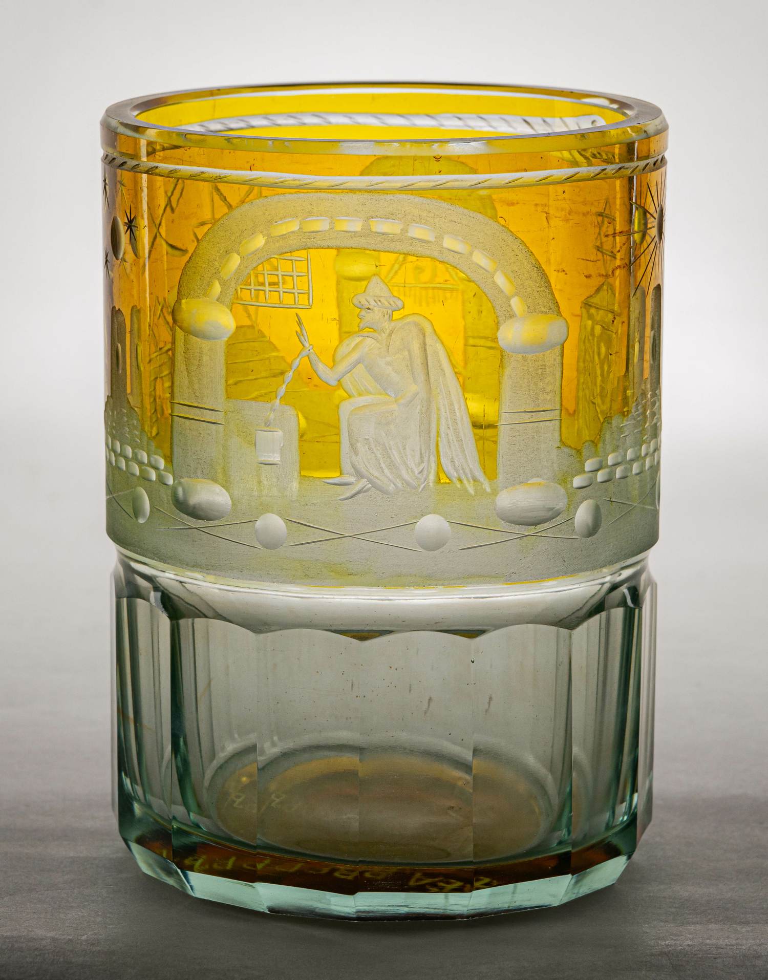 Масонский «стреляющий бокал» с зашифрованной надписью кириллицей. 
 Россия предположительно, вторая половина XIX века.