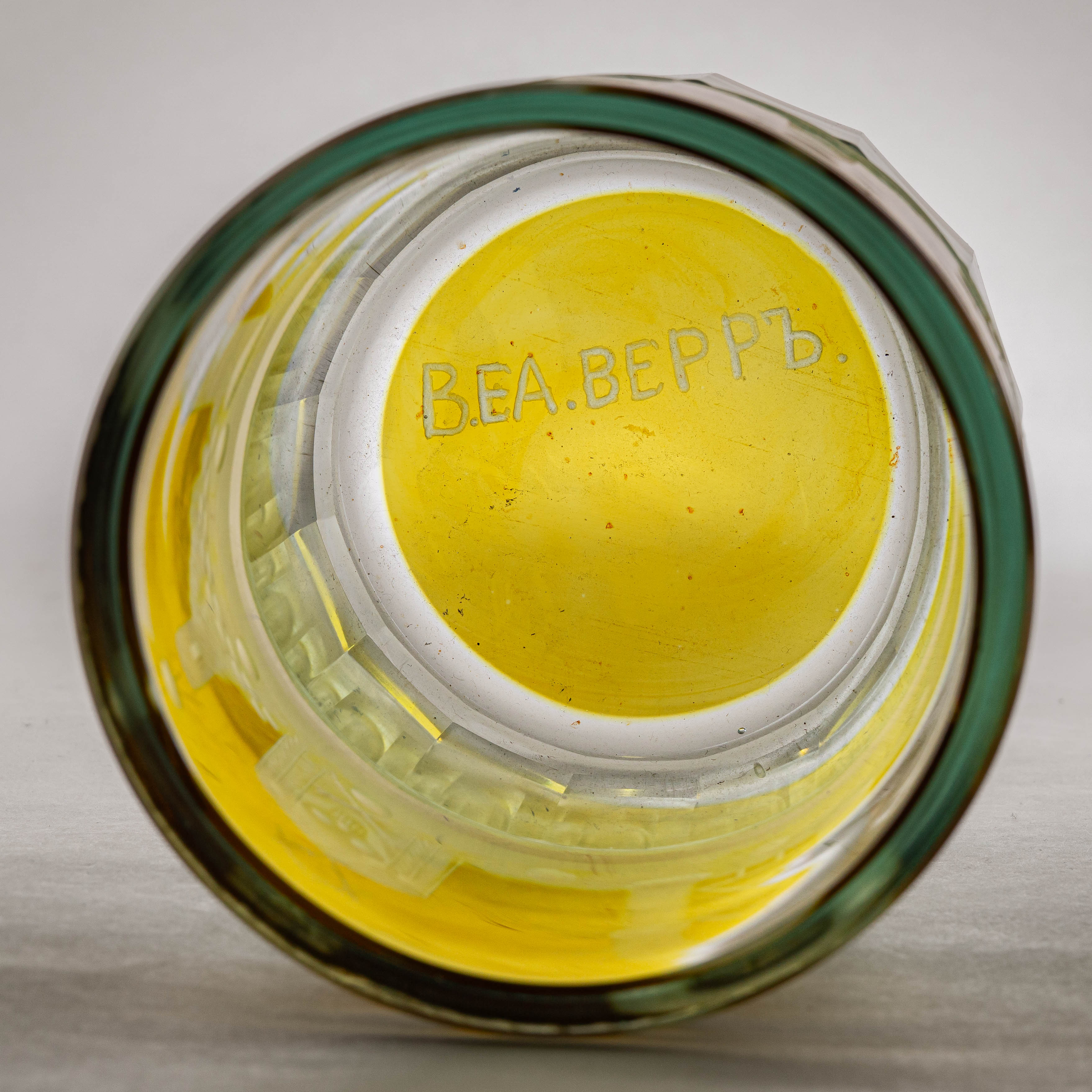 Масонский «стреляющий бокал» с зашифрованной надписью кириллицей. 
 Россия предположительно, вторая половина XIX века.