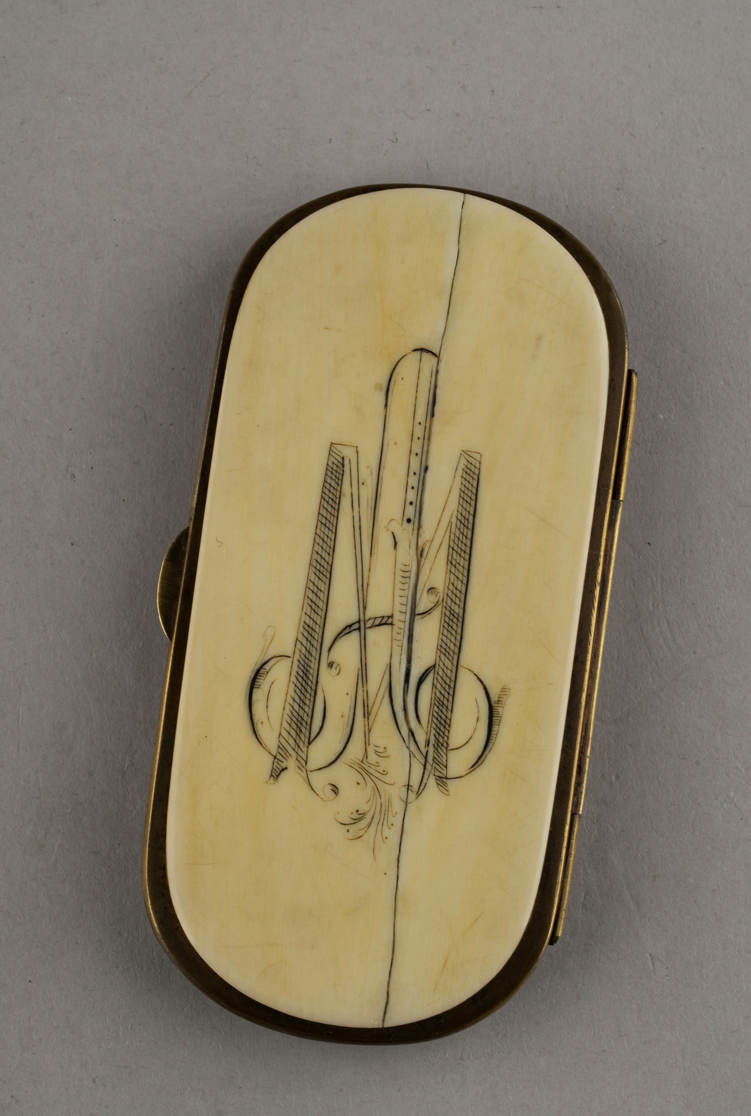 Костяной футляр. Россия, последняя треть  XIX века.