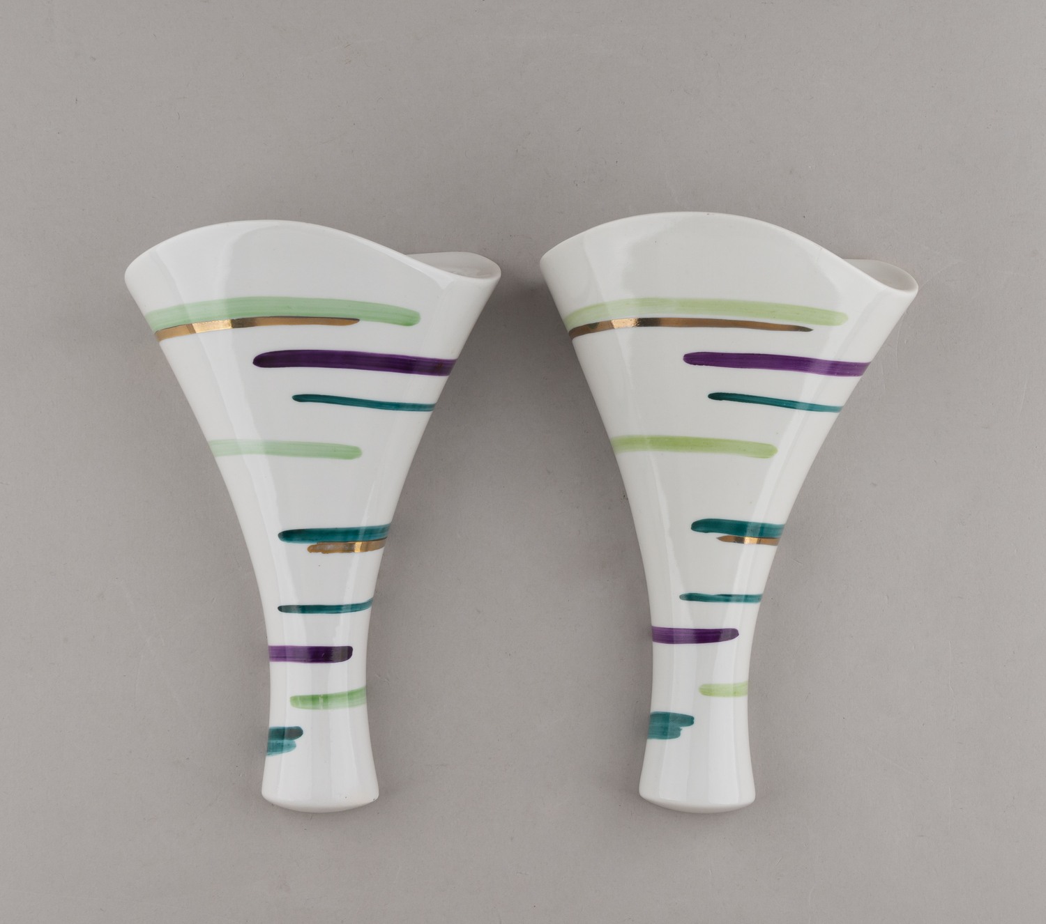 (ЛФЗ. Криммер)  Два настенных кашпо «Корзиночка». СССР, Ленинградский фарфоровый завод, автор формы и росписи Э.М. Криммер, 1960-е годы.