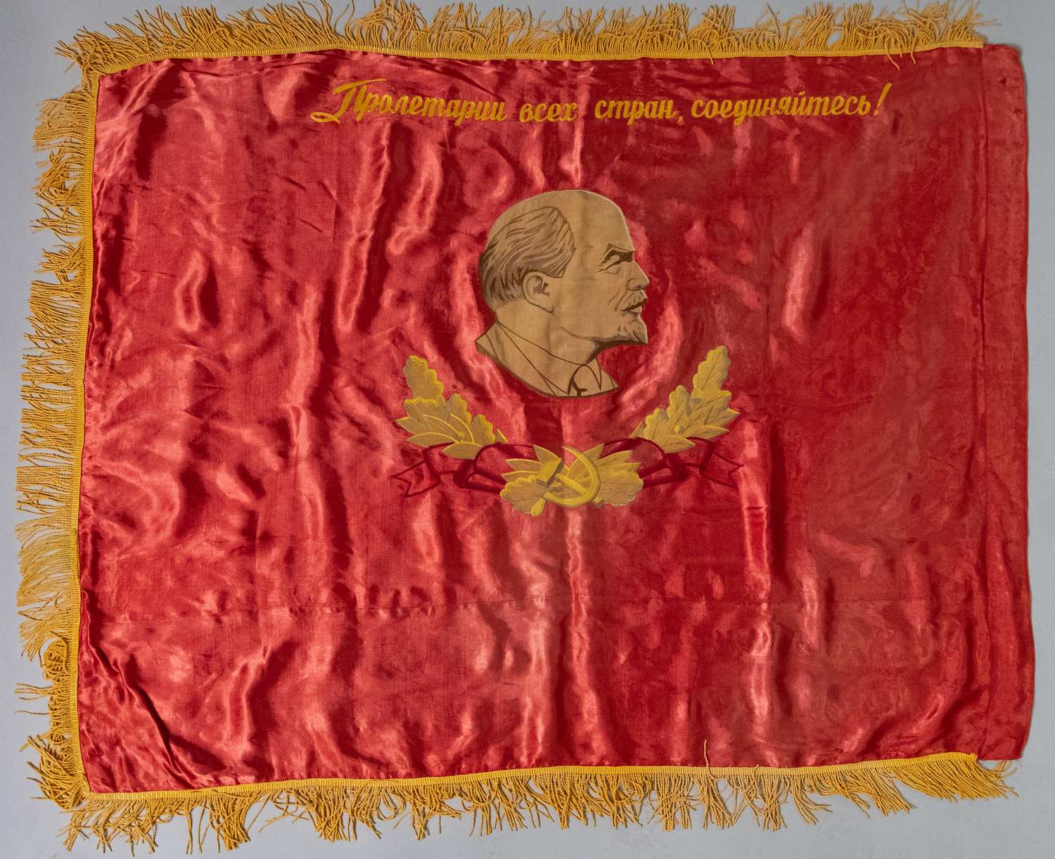 (Советский Транспорт и советская агитация) Знамя «Победителю социалистического соревнования среди предприятий транспортного управления».  СССР, 1970-е годы.