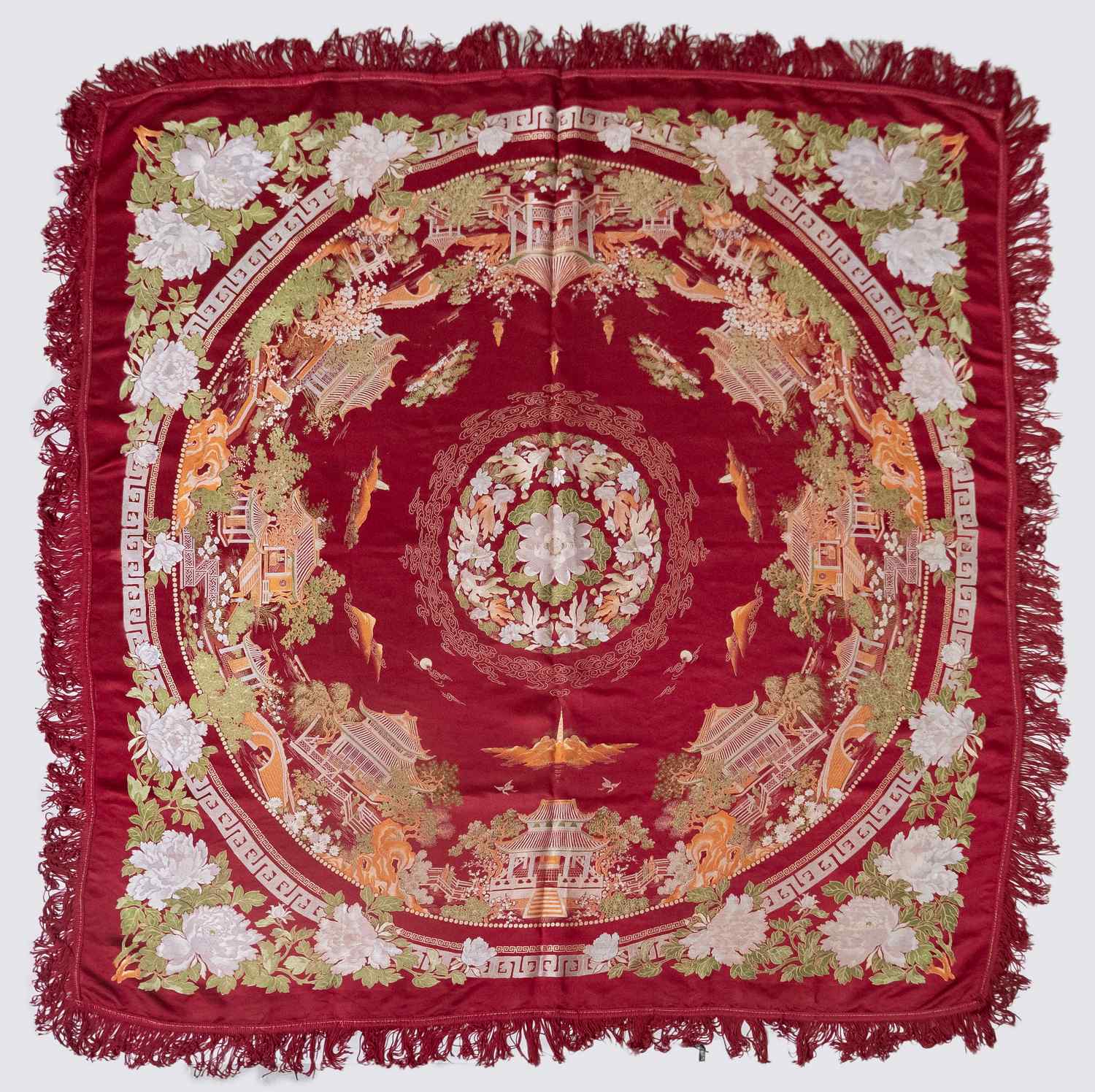 (Золотая медаль на Всемирной выставке 1926 года) Шелковая скатерть. Китай, Ханчжоу, шелкоткацкая фабрика Дуцзиньшэн, первая половина XX века.