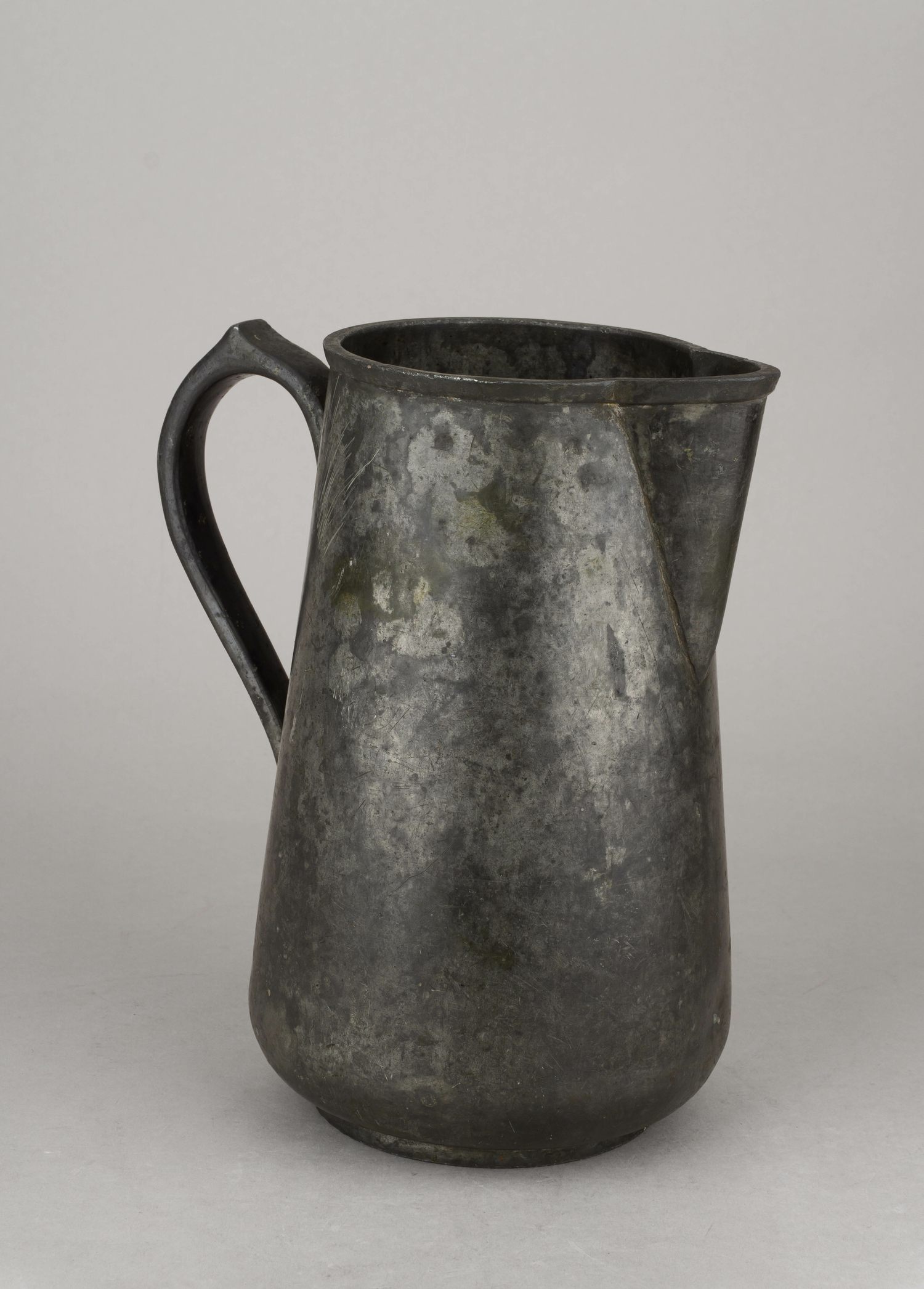 (Лейб-гвардии Финляндский полк) Кувшин лейб-гвардии Финляндского полка. Россия, Санкт-Петербург,  мастерская Фердинанда-Иоганна Рейтемейера,  1910.