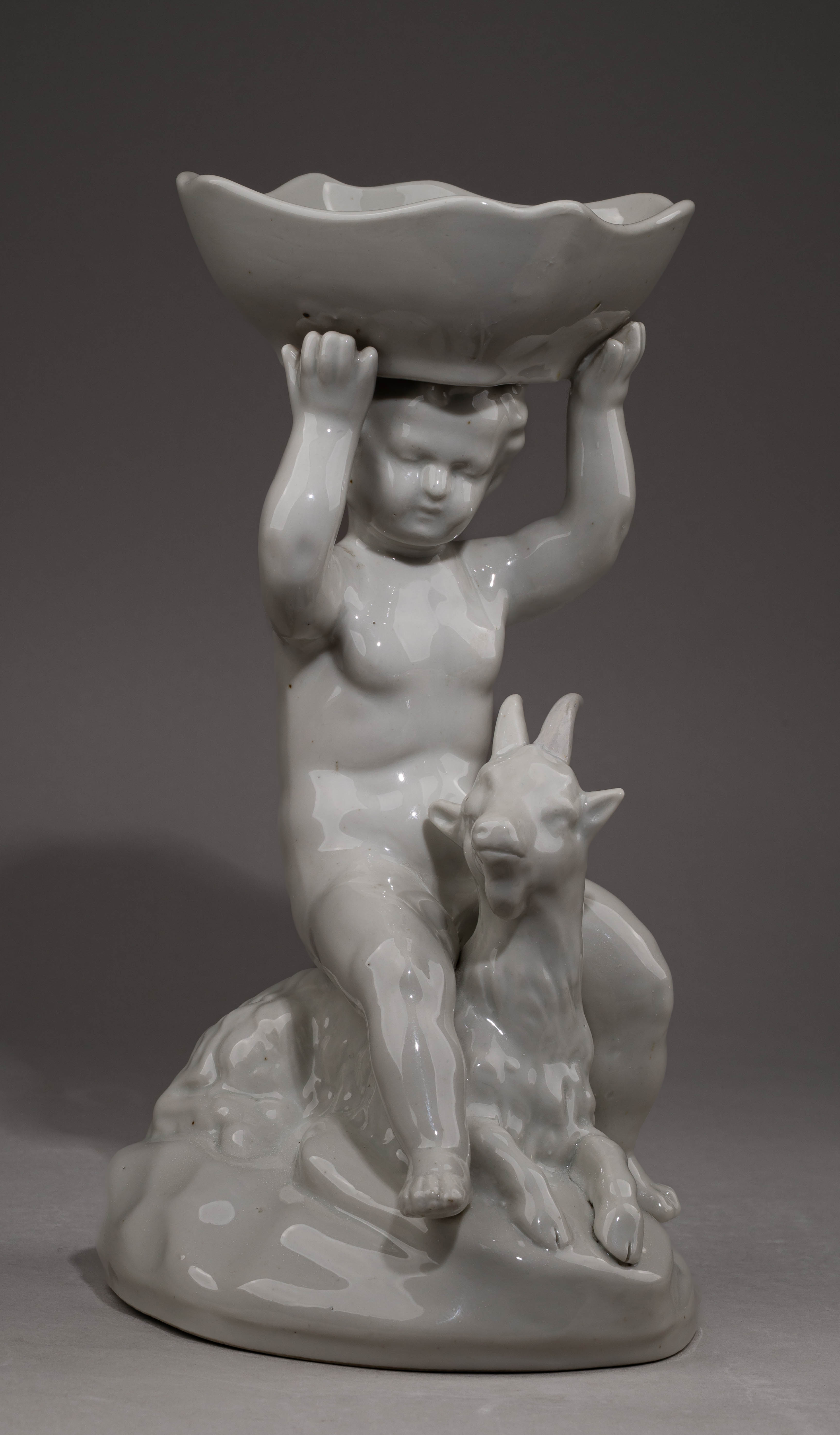 Ваза «Путто с козленком».  СССР, вторая половина   XX века.