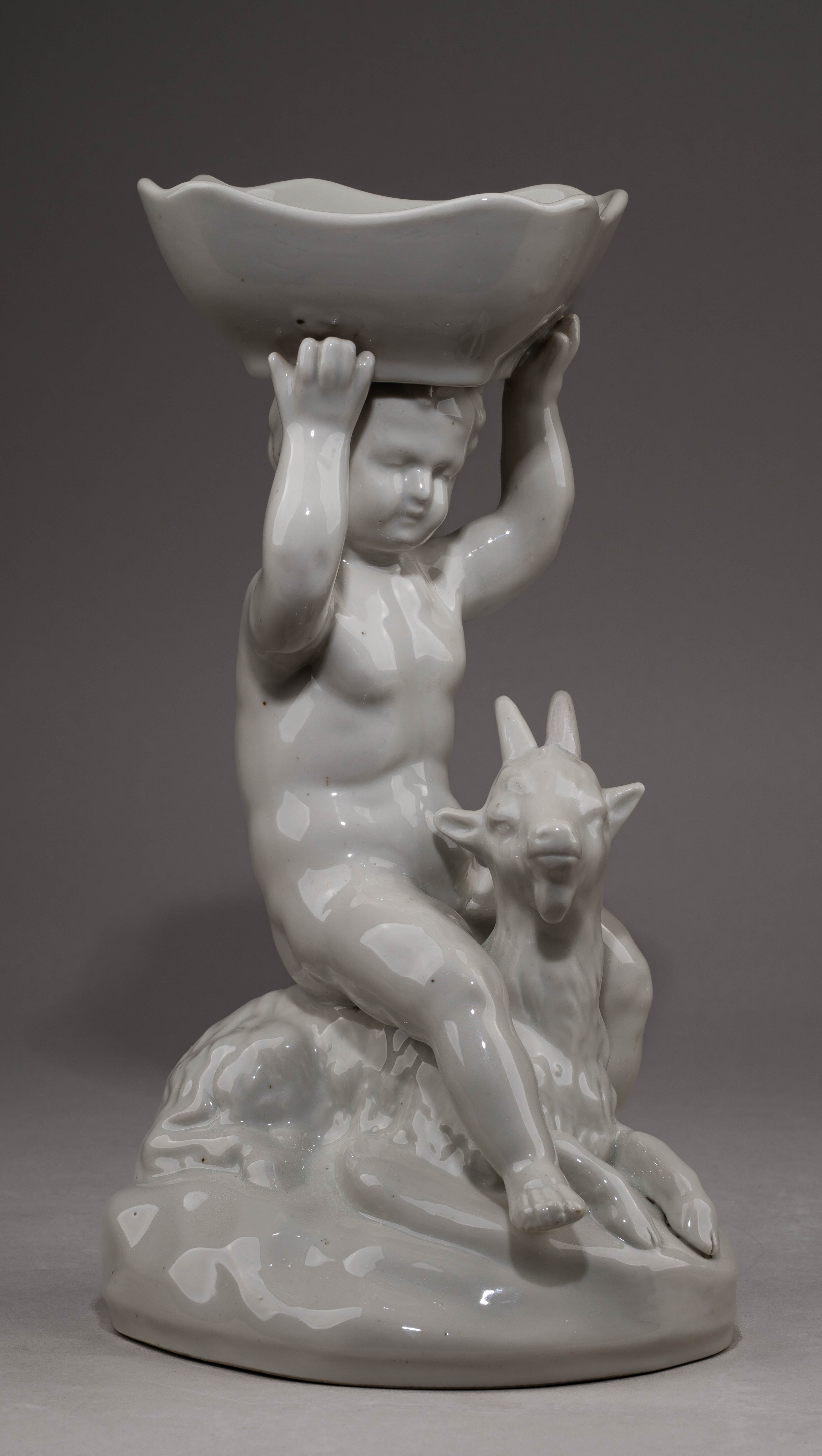 Ваза «Путто с козленком».  СССР, вторая половина   XX века.